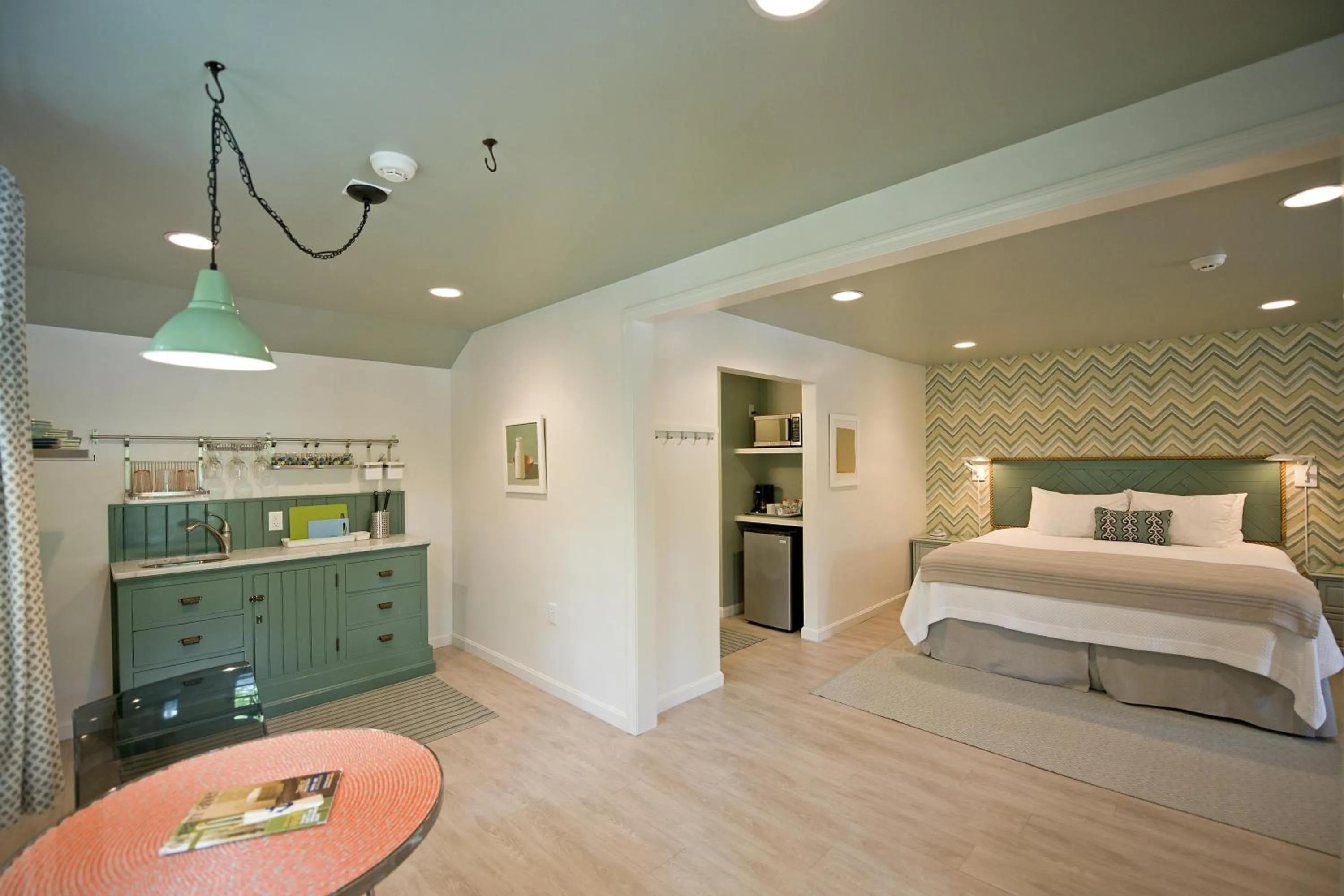 Photo of the whole room, Bed in The Lodge on the Cove