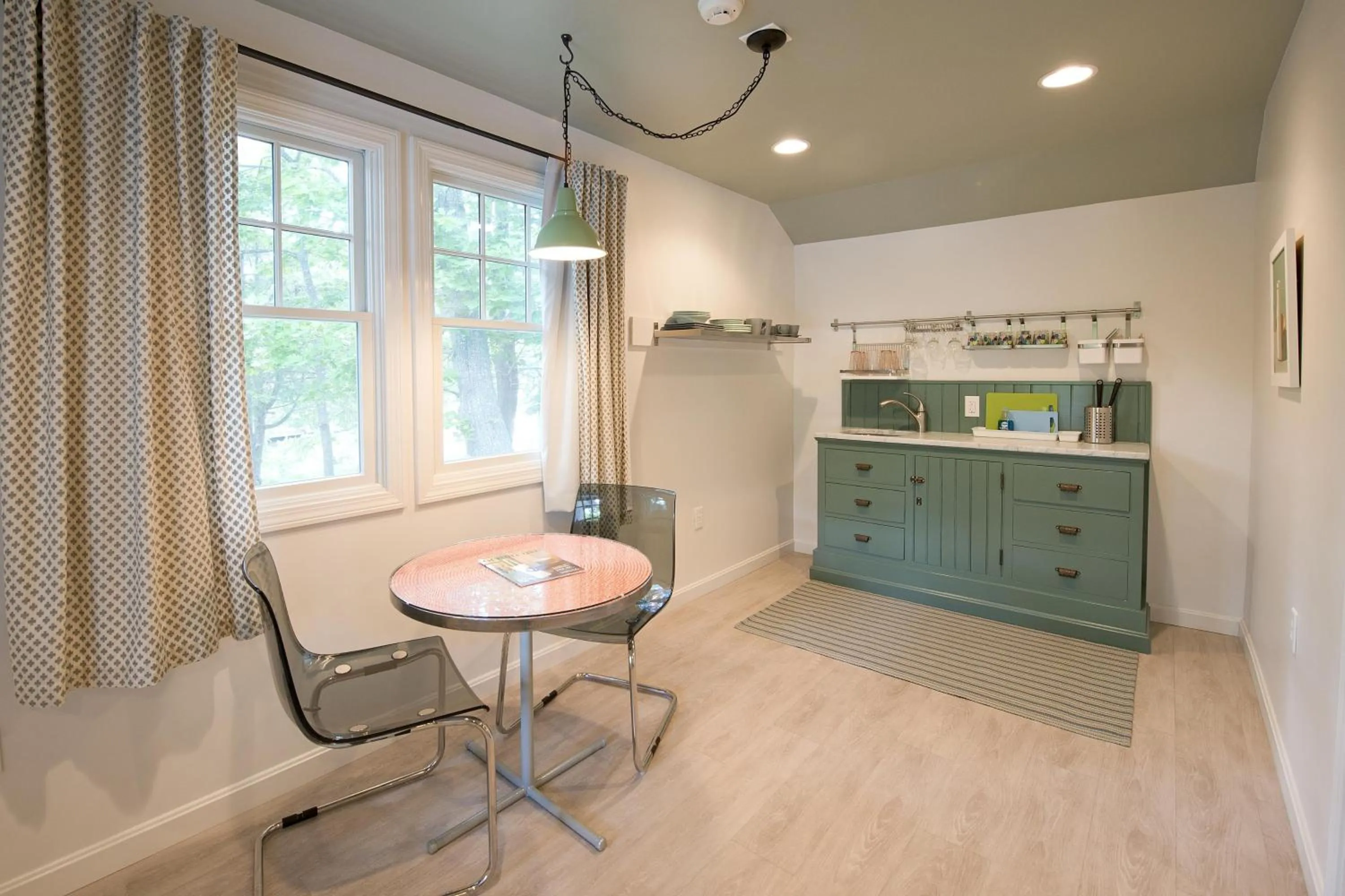 Photo of the whole room in The Lodge on the Cove