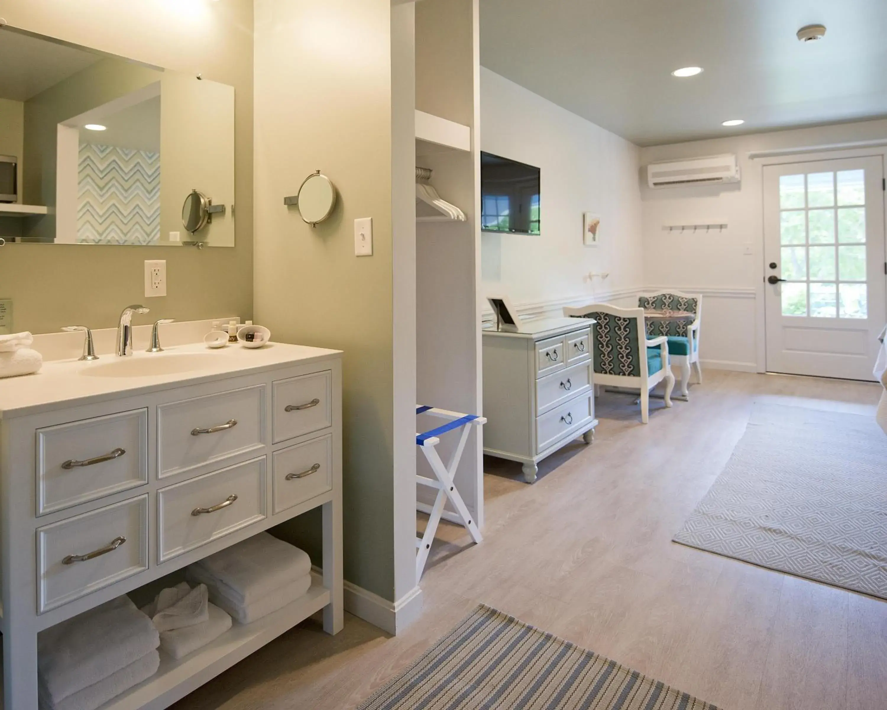 Bathroom in The Lodge on the Cove Bathroom in The Lodge on the Cove