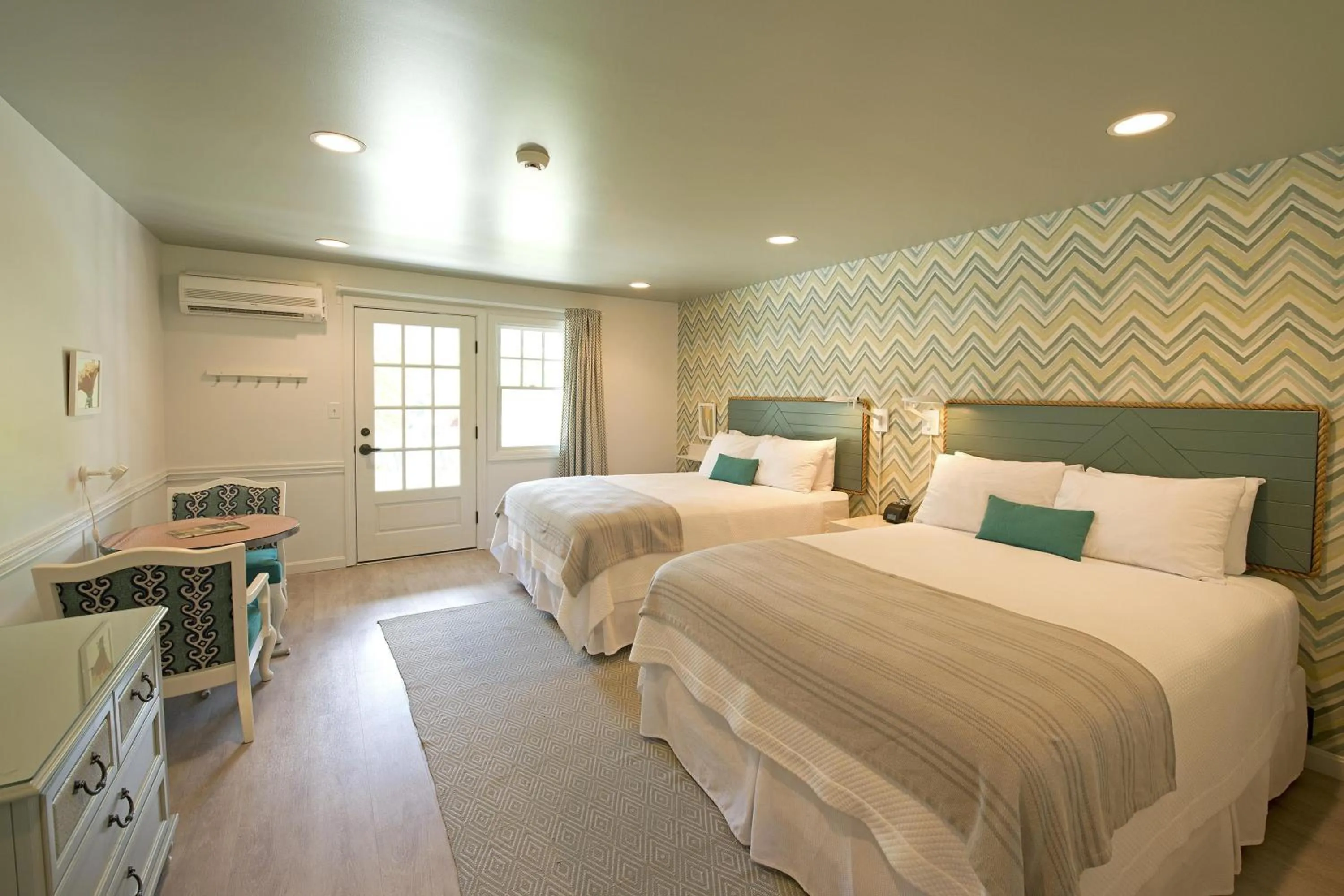 Bedroom, Bed in The Lodge on the Cove