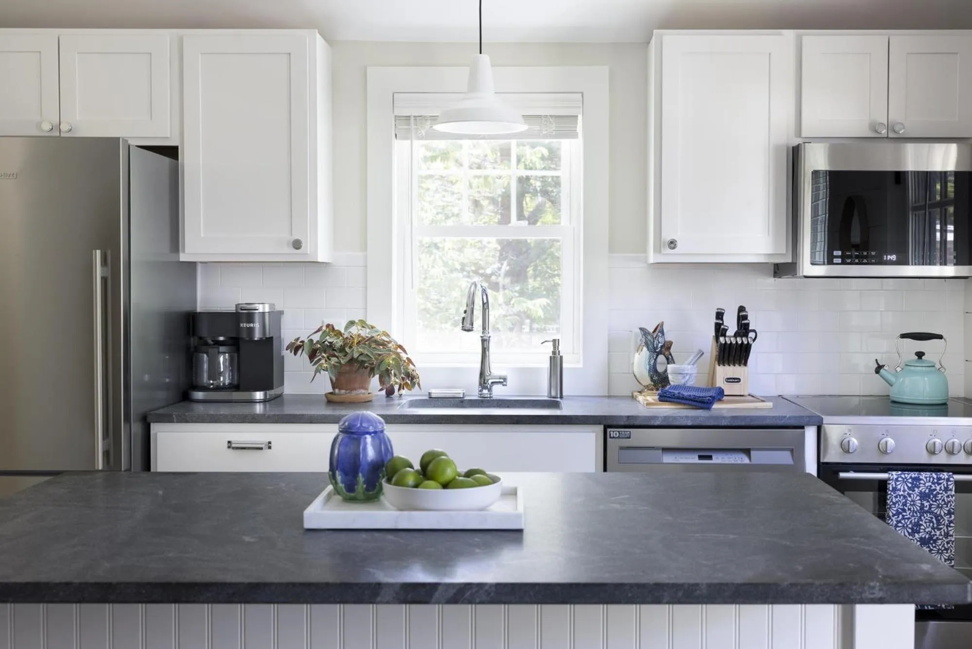 Photo of the whole room in The Lodge on the Cove