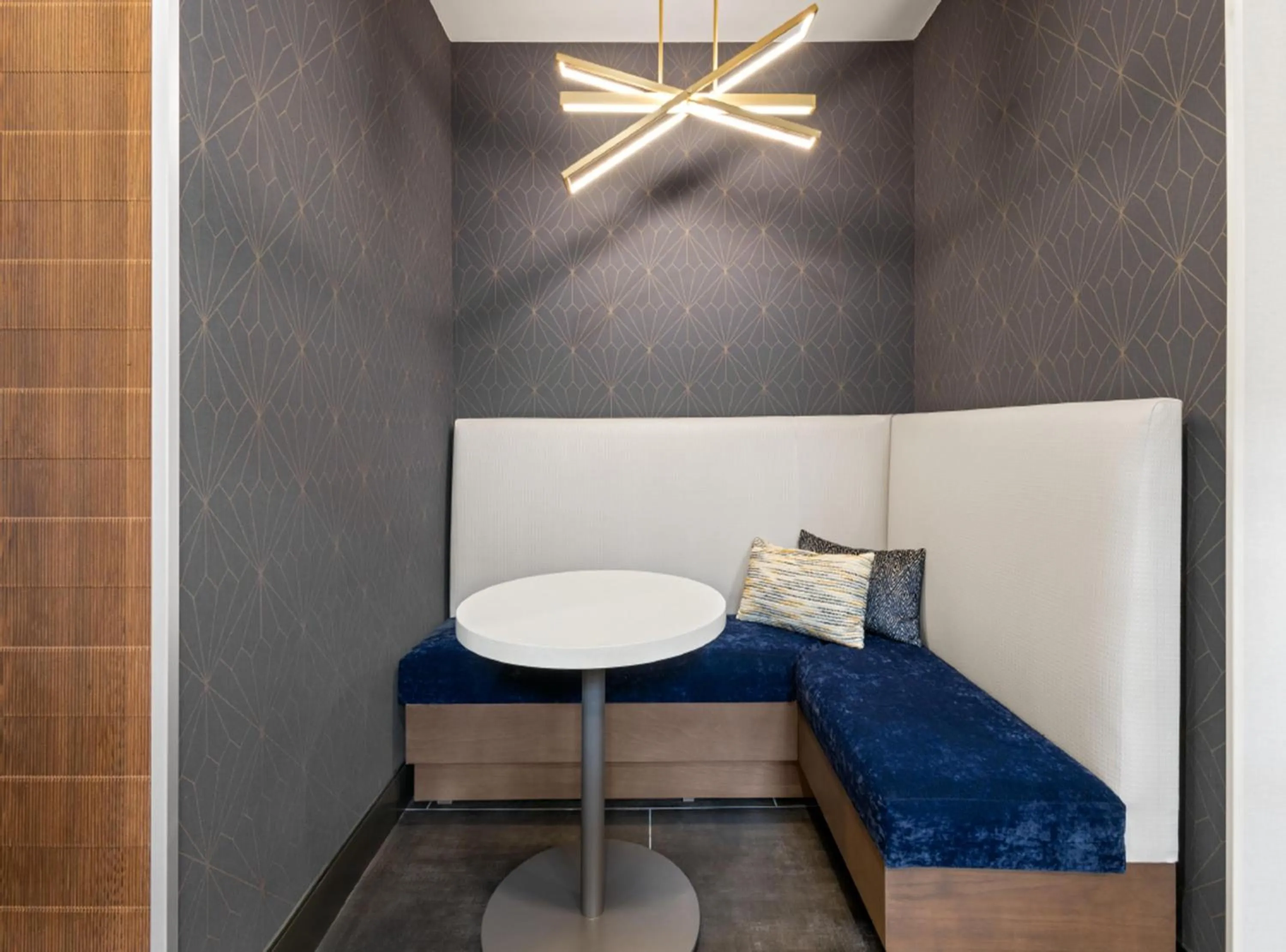 Breakfast, Bed in Hampton Inn & Suites Richmond Glenside