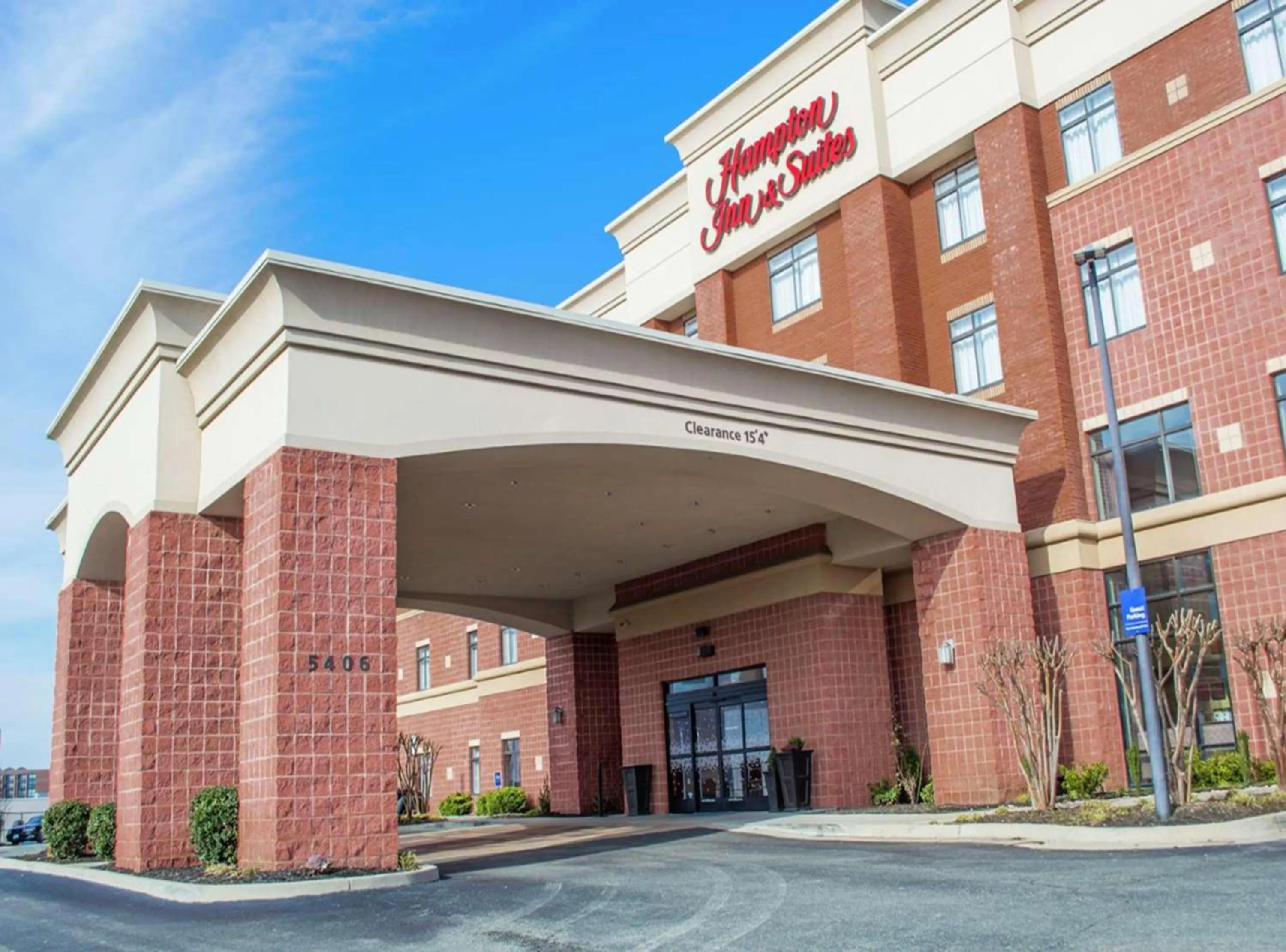 Property building in Hampton Inn & Suites Richmond Glenside
