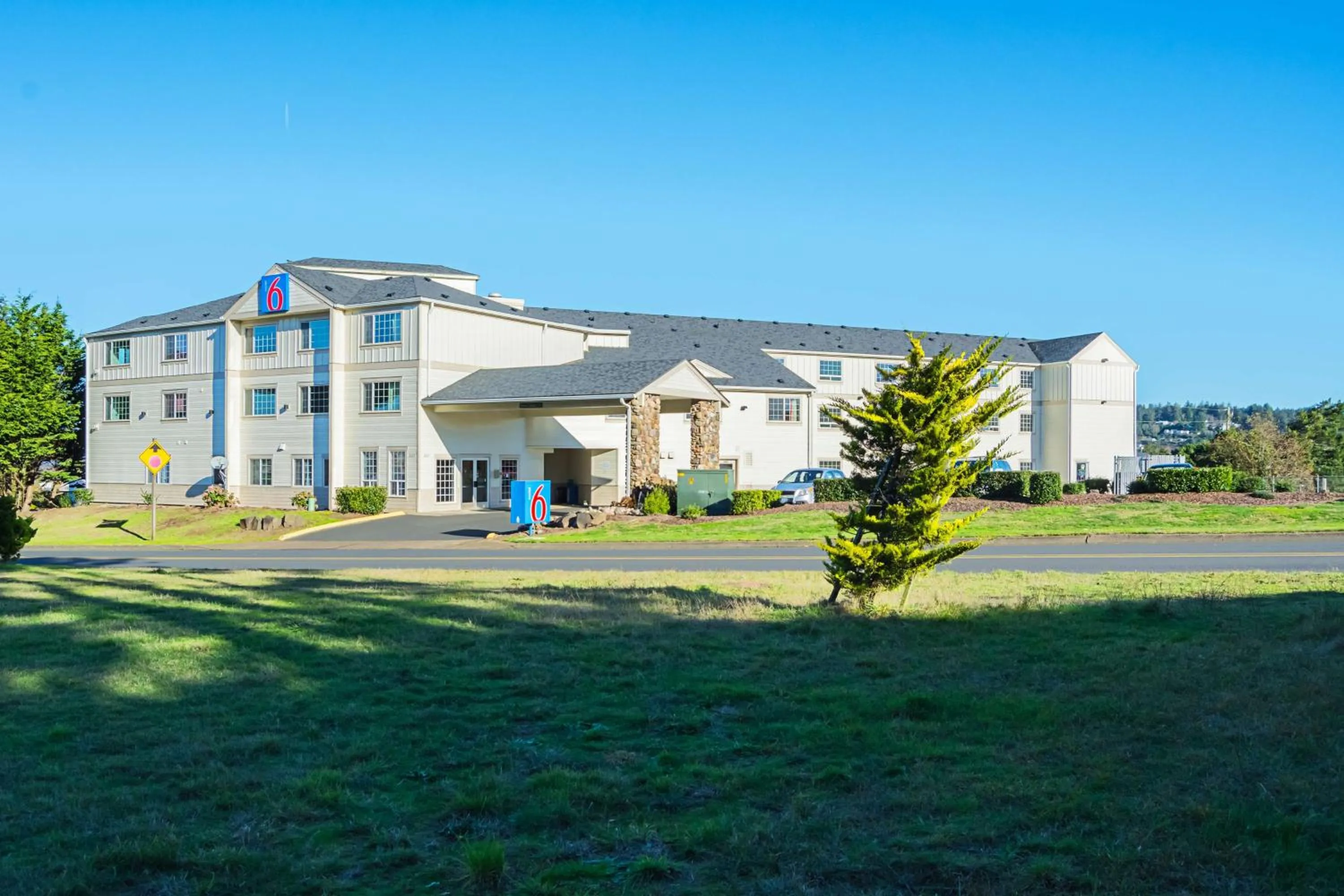 Property building in Motel 6-Newport, OR