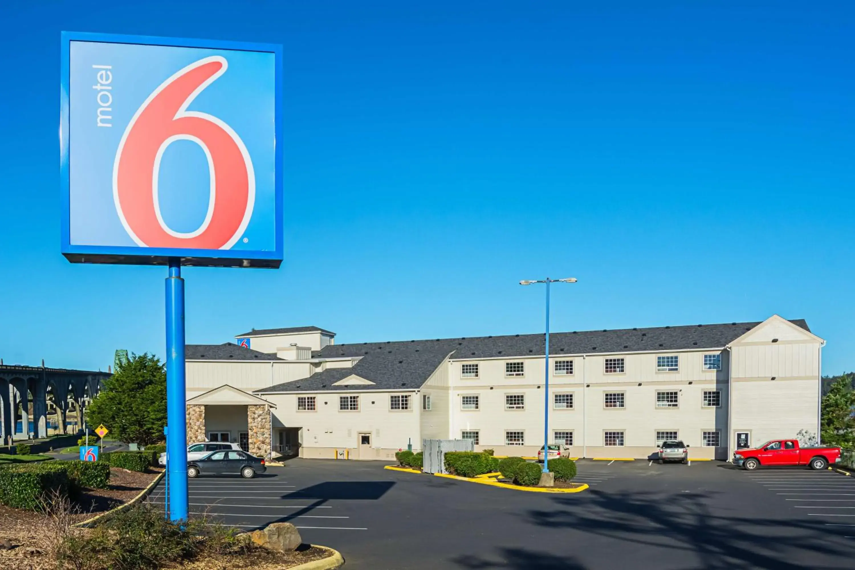 Property building in Motel 6-Newport, OR Property building in Motel 6-Newport, OR