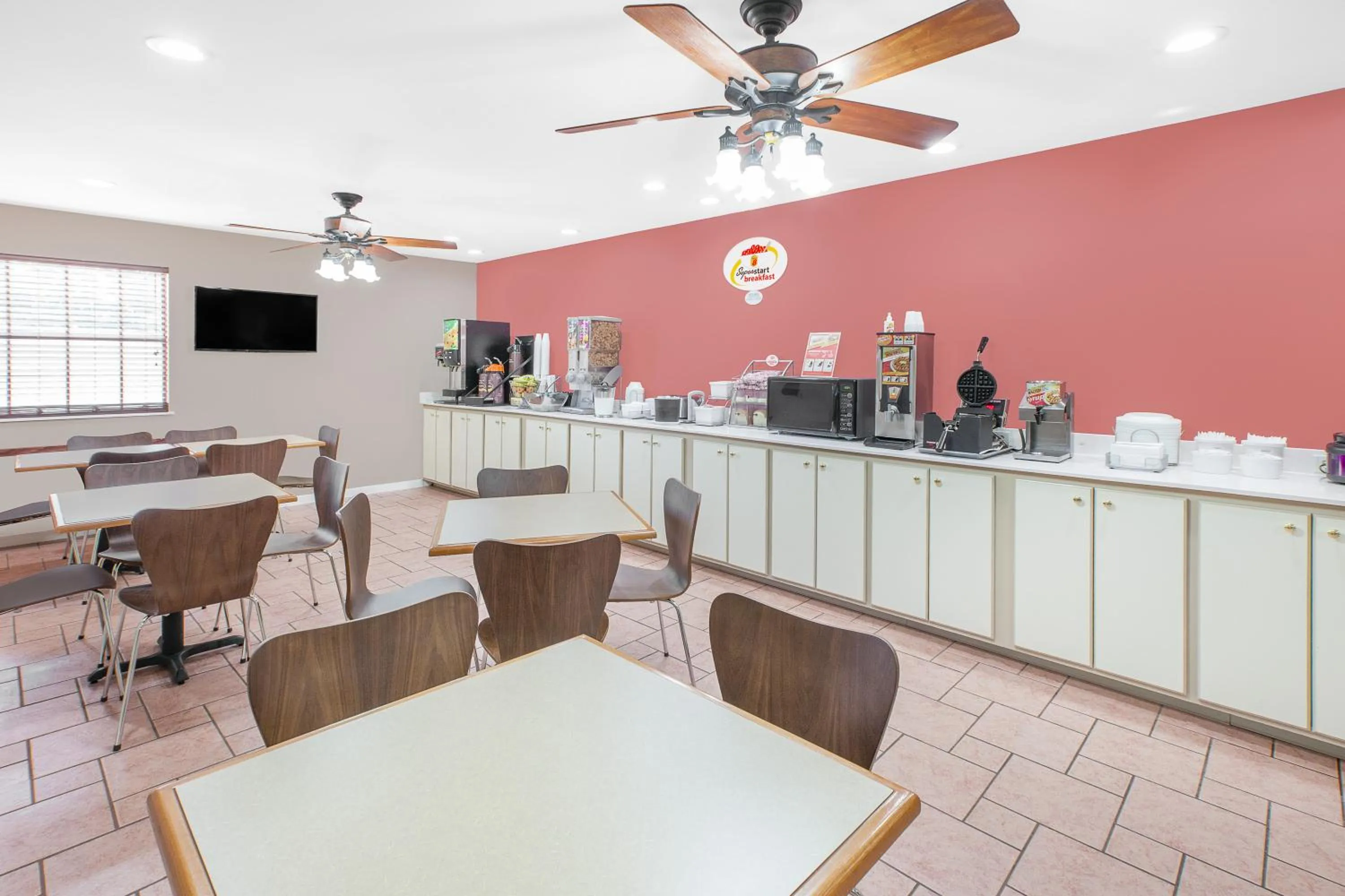 Breakfast in Super 8 by Wyndham Lowell/Bentonville/Rogers Area