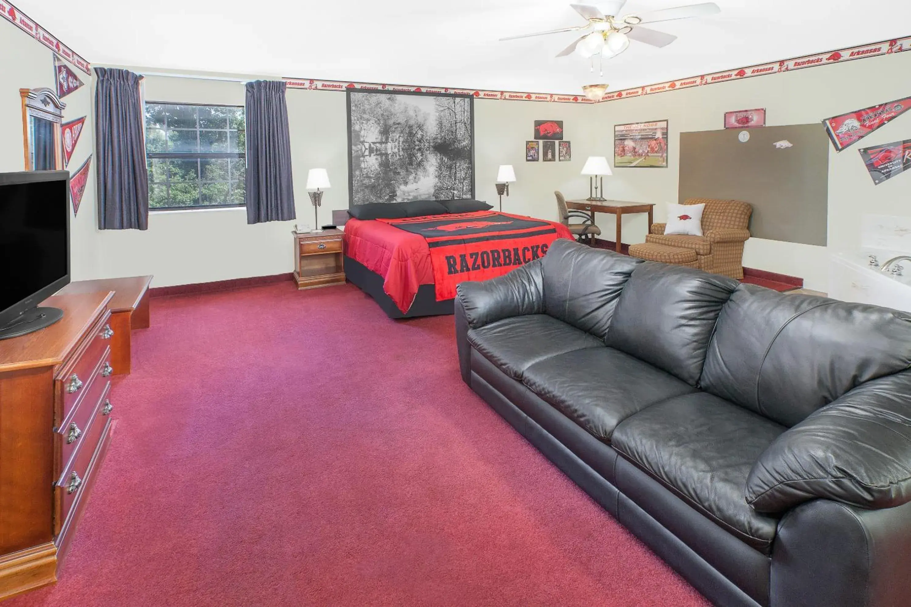 Superior King Suite - Non-Smoking in Super 8 by Wyndham Lowell/Bentonville/Rogers Area Superior King Suite - Non-Smoking in Super 8 by Wyndham Lowell/Bentonville/Rogers Area