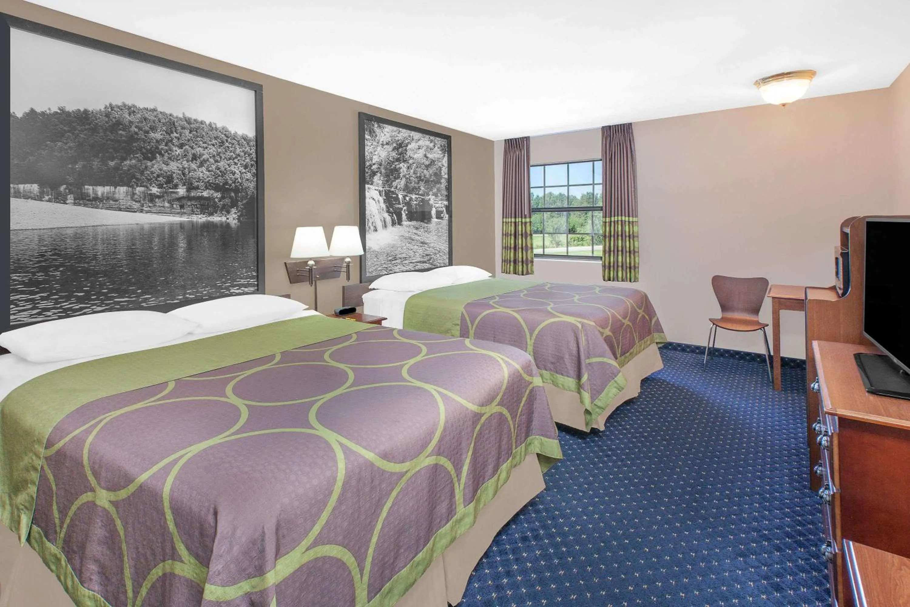 Photo of the whole room, Bed in Super 8 by Wyndham Lowell/Bentonville/Rogers Area