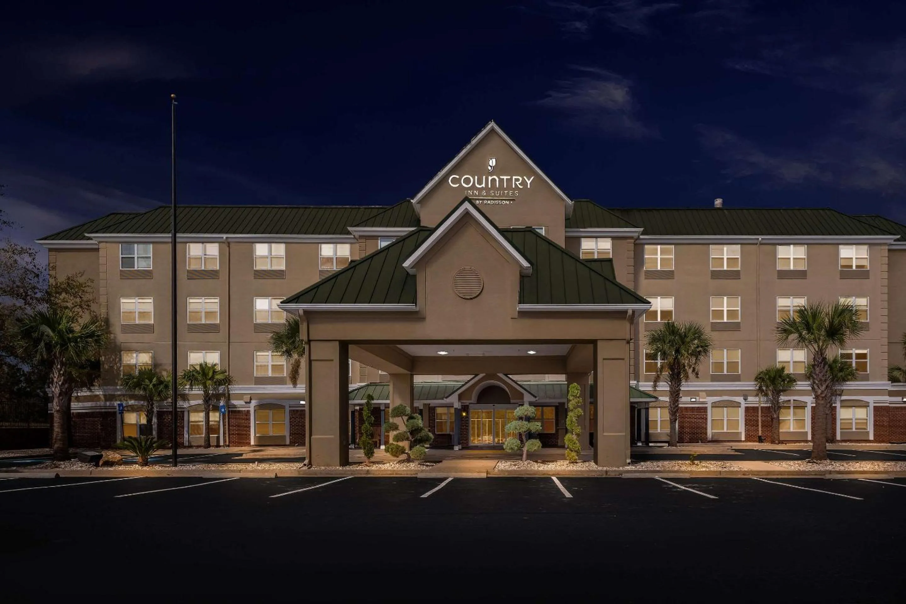 Property building in Country Inn & Suites by Radisson, Macon North, GA