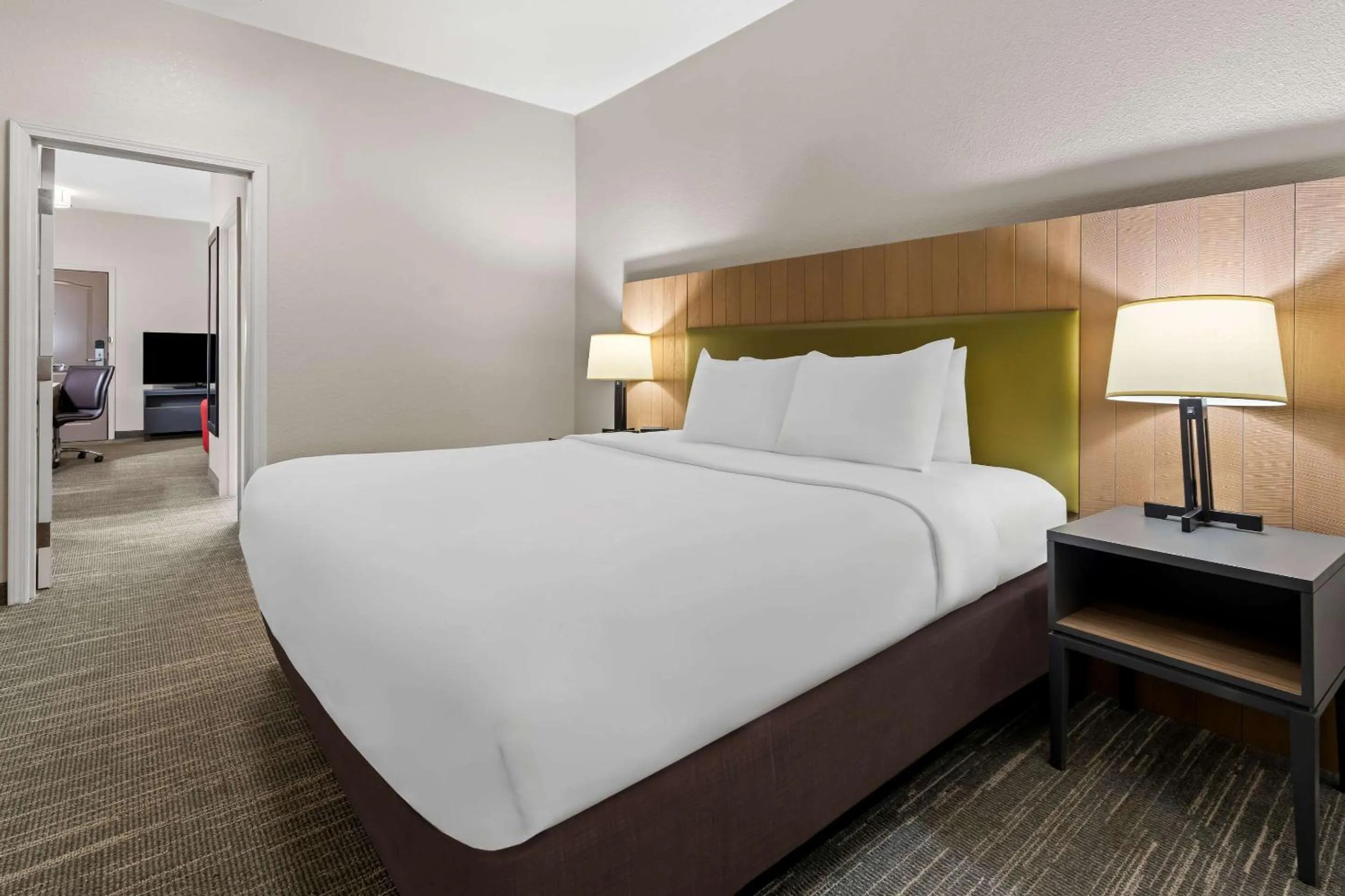 Bedroom, Bed in Country Inn & Suites by Radisson, Macon North, GA