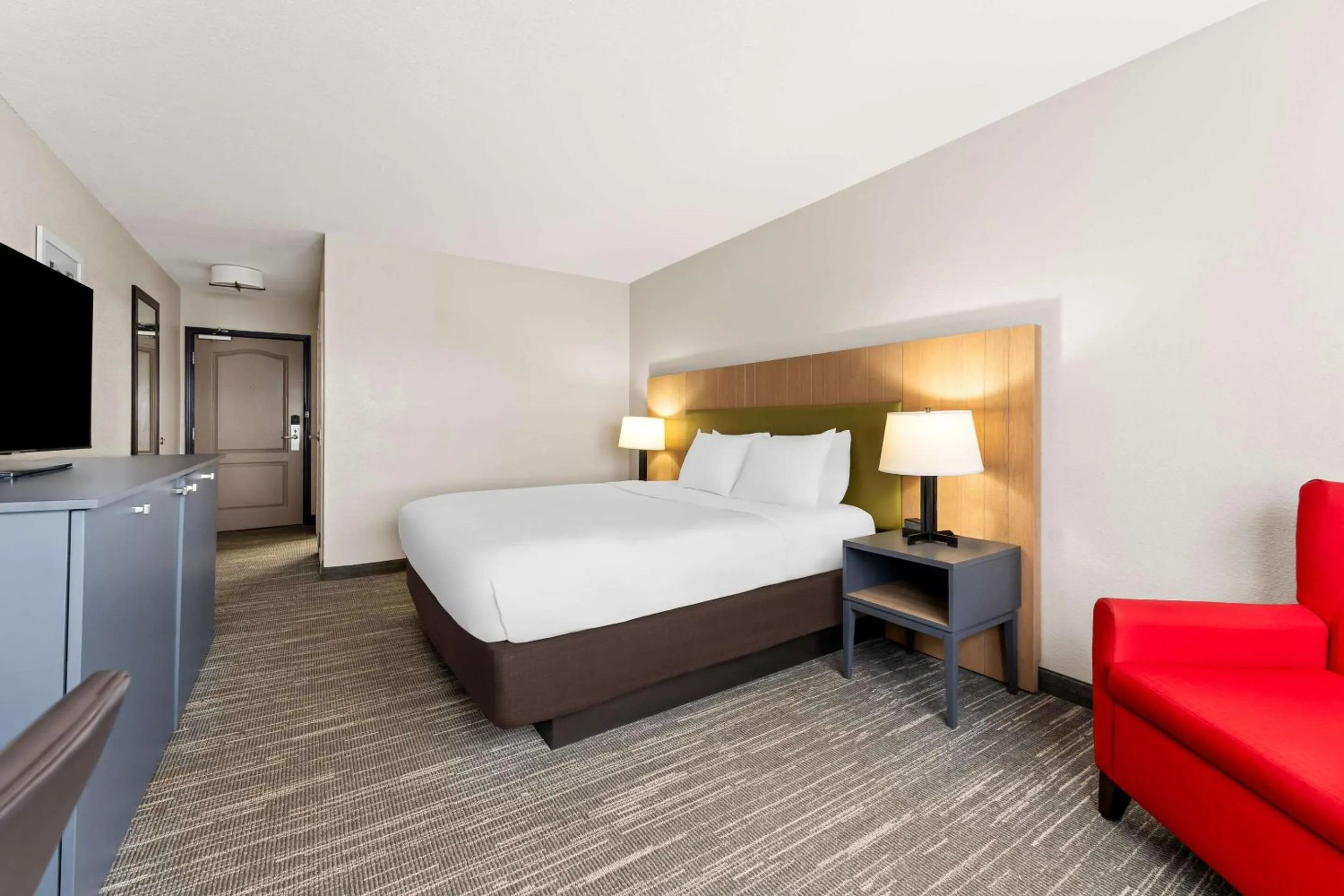 Bedroom, Bed in Country Inn & Suites by Radisson, Macon North, GA