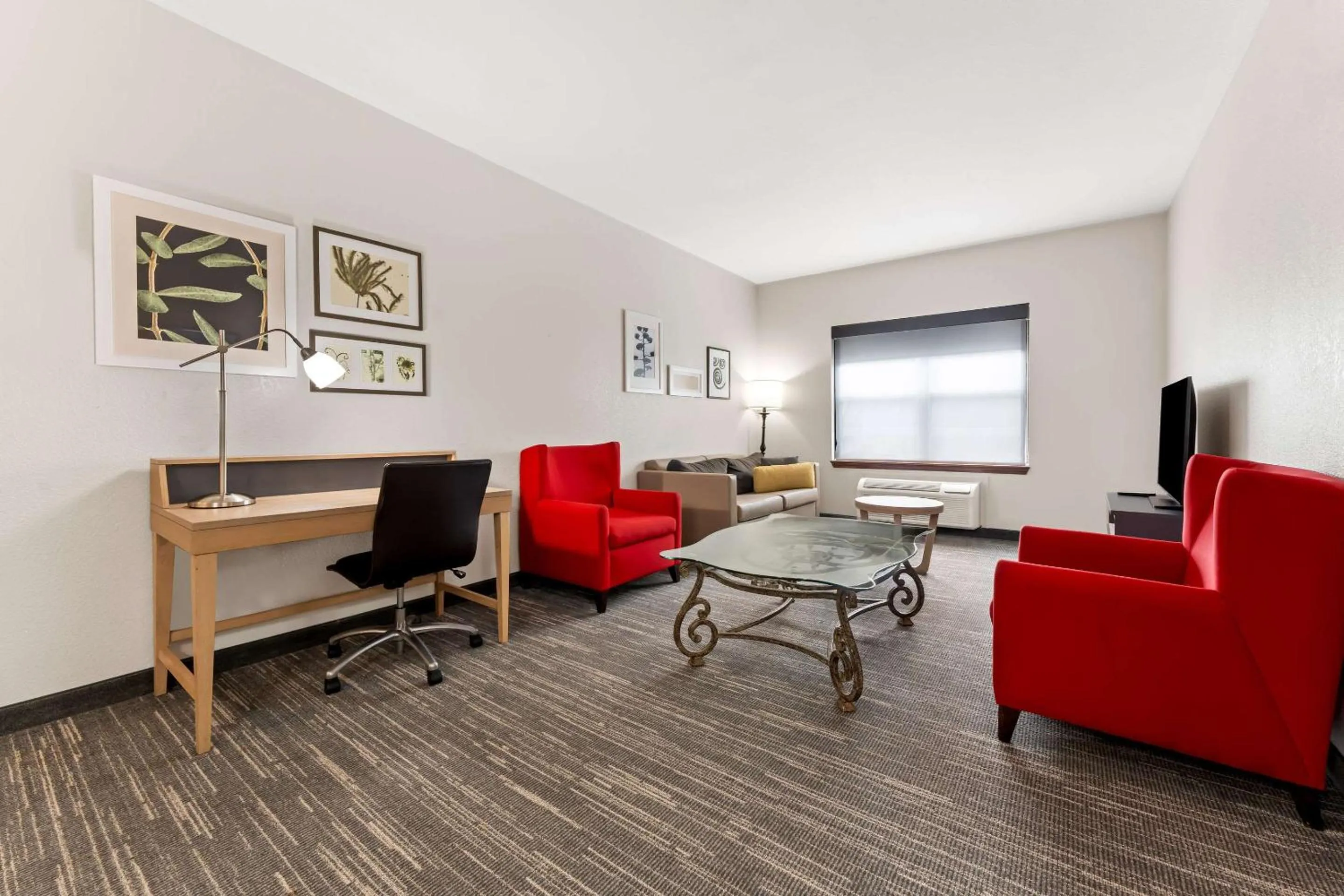 Bedroom in Country Inn & Suites by Radisson, Macon North, GA