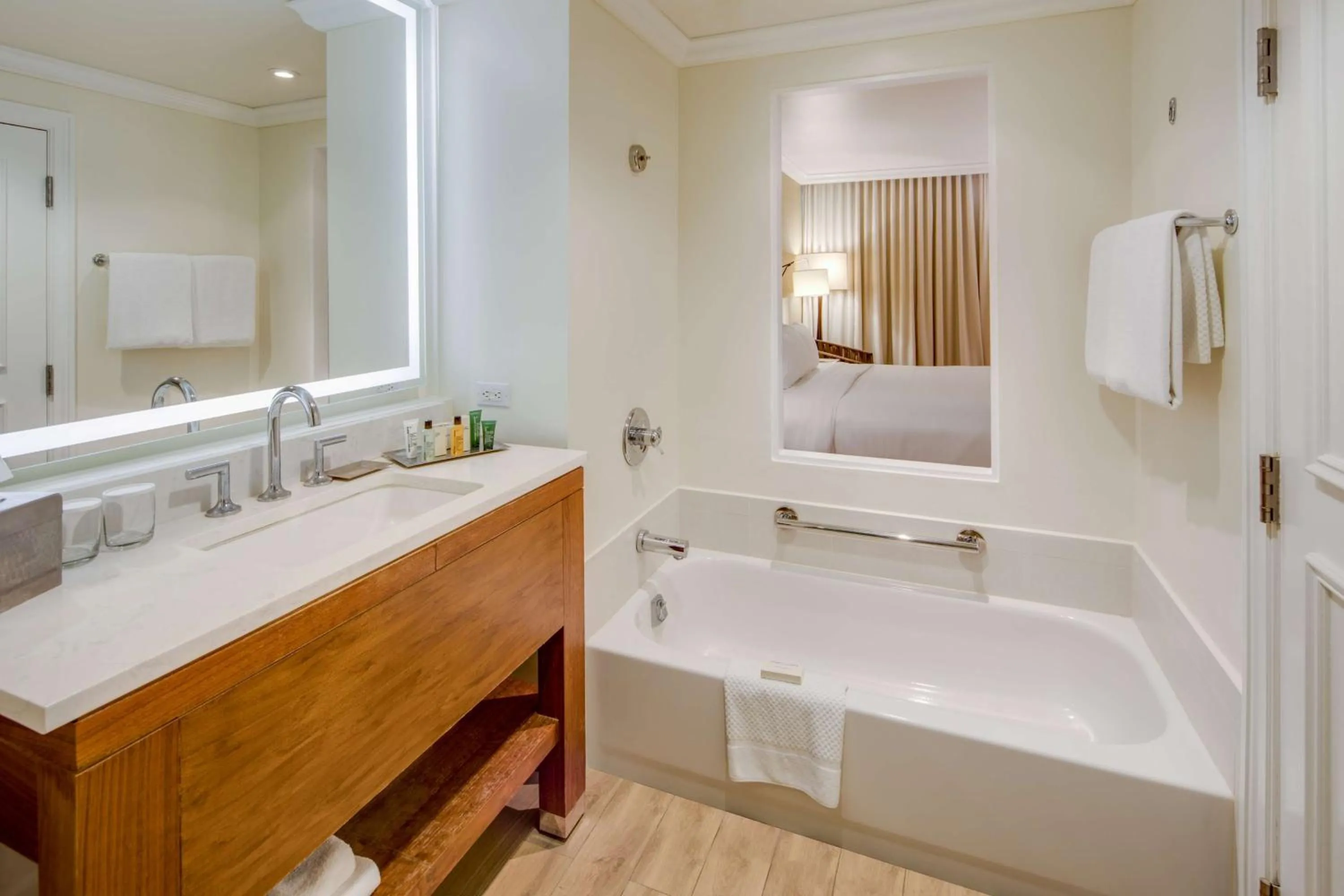 Bathroom, Bed in Hilton Barbados Resort