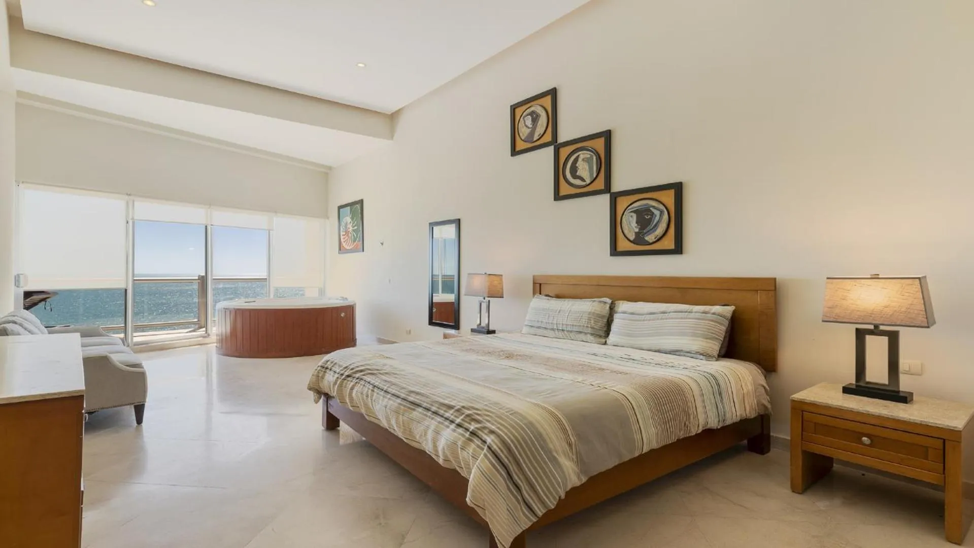 Photo of the whole room, Bed in Luna Blanca Penthouse by Kivoya