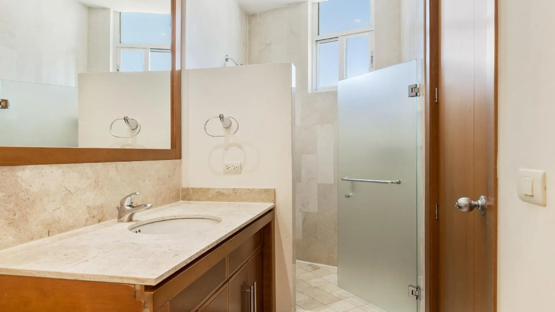 Bathroom in Luna Blanca Penthouse by Kivoya