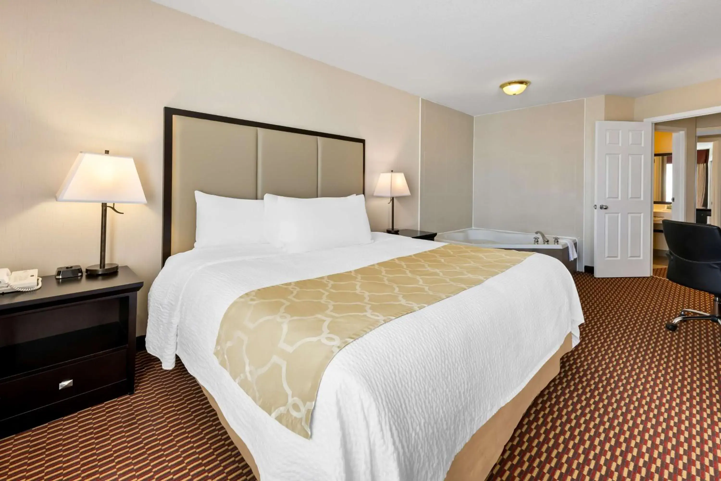 Photo of the whole room, Bed in Best Western of Olds Photo of the whole room, Bed in Best Western of Olds