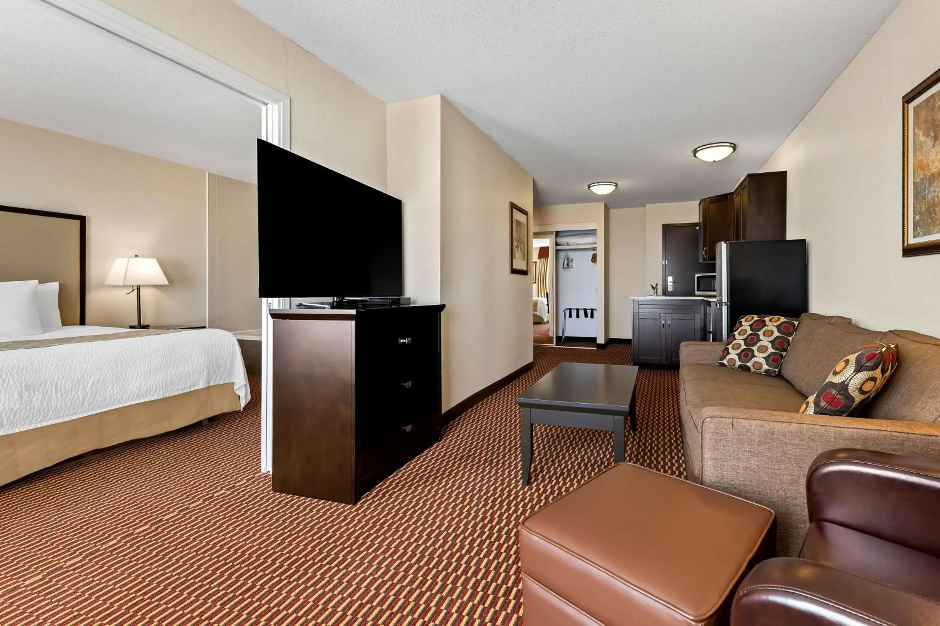 Photo of the whole room, Bed in Best Western of Olds Photo of the whole room, Bed in Best Western of Olds