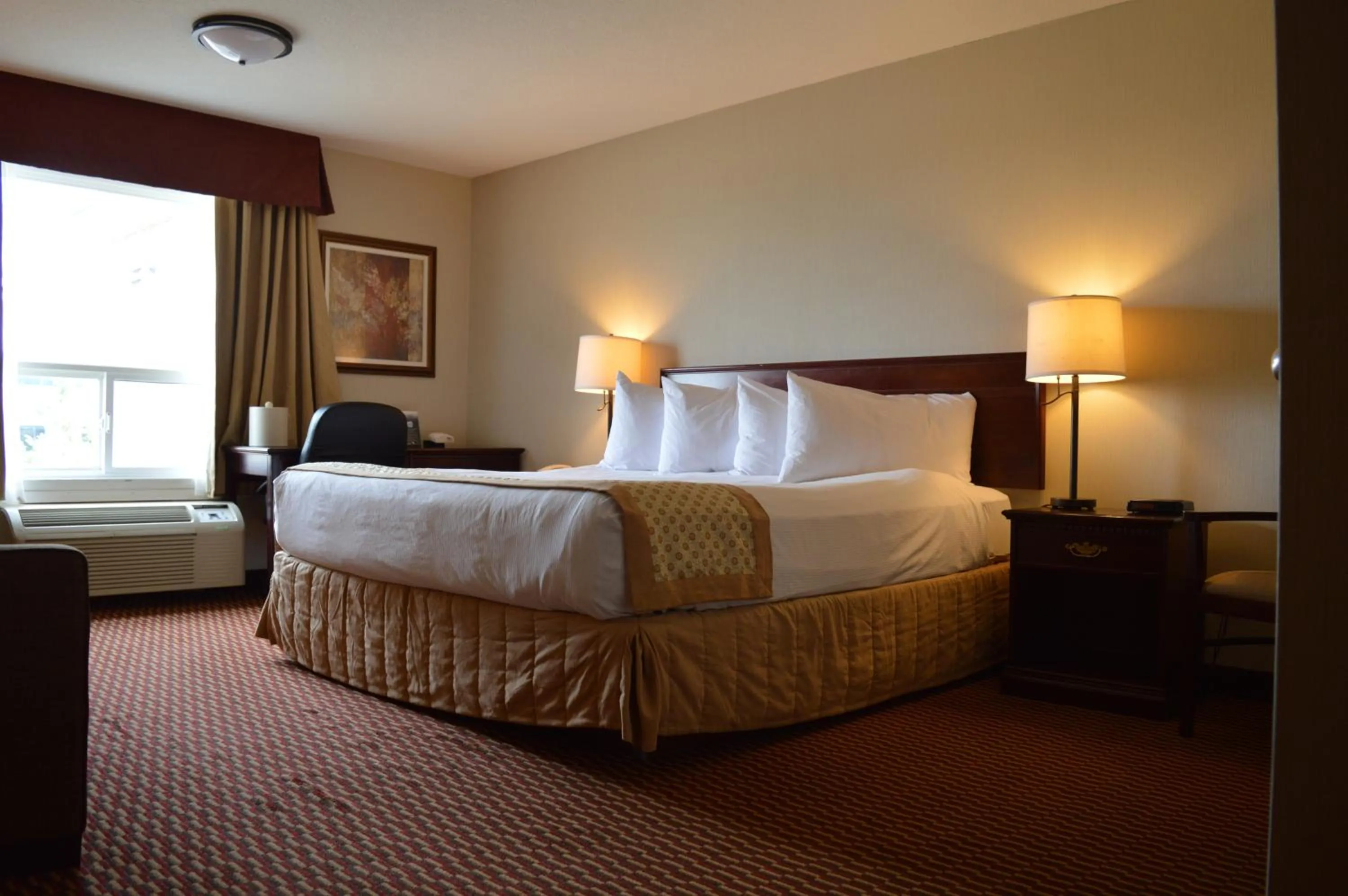 Photo of the whole room, Bed in Best Western of Olds