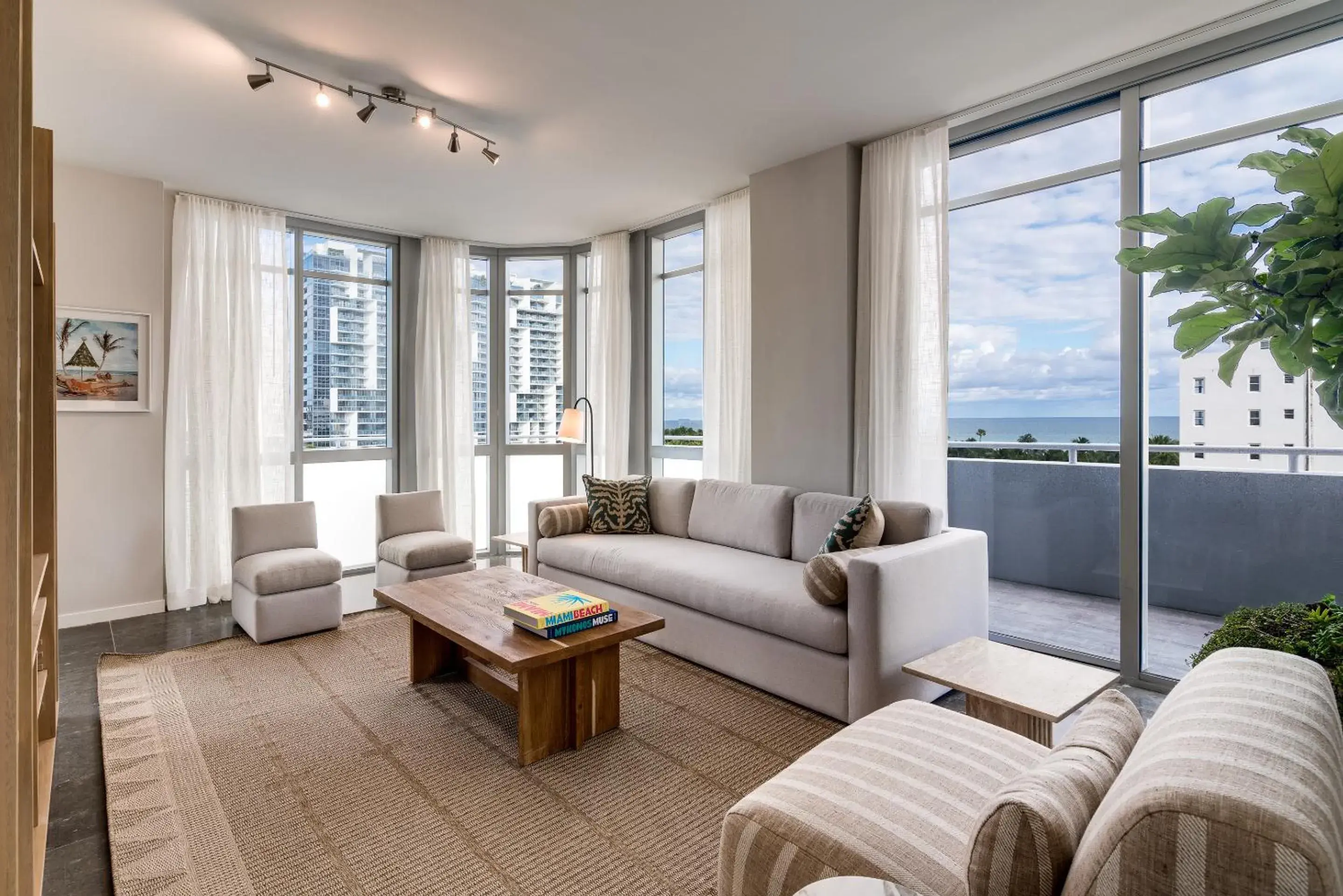 Three Bedroom Penthouse Suite with RoofTop Terrace in Boulan South Beach Three Bedroom Penthouse Suite with RoofTop Terrace in Boulan South Beach