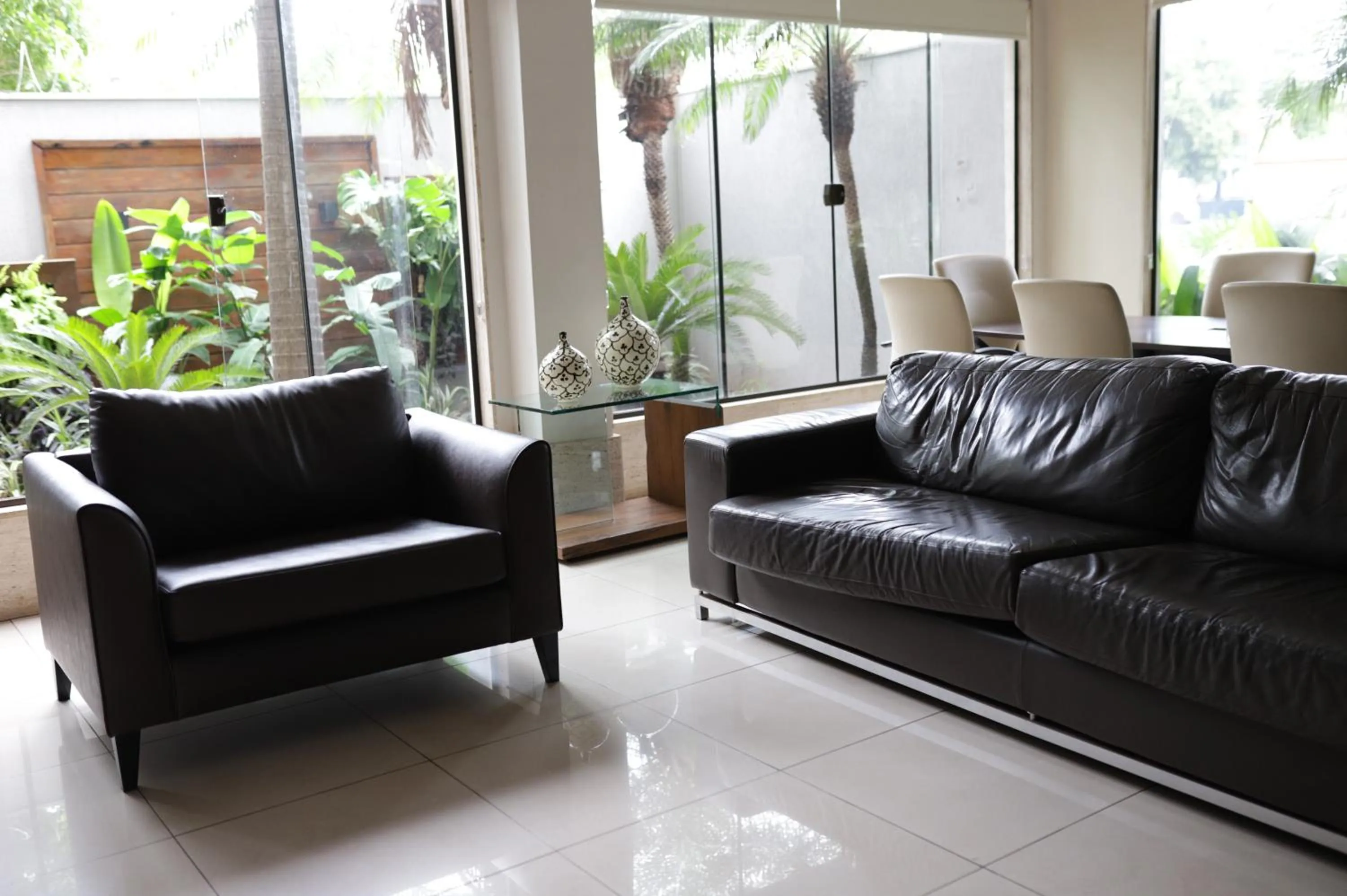 Seating area in Indaiá Park Hotel