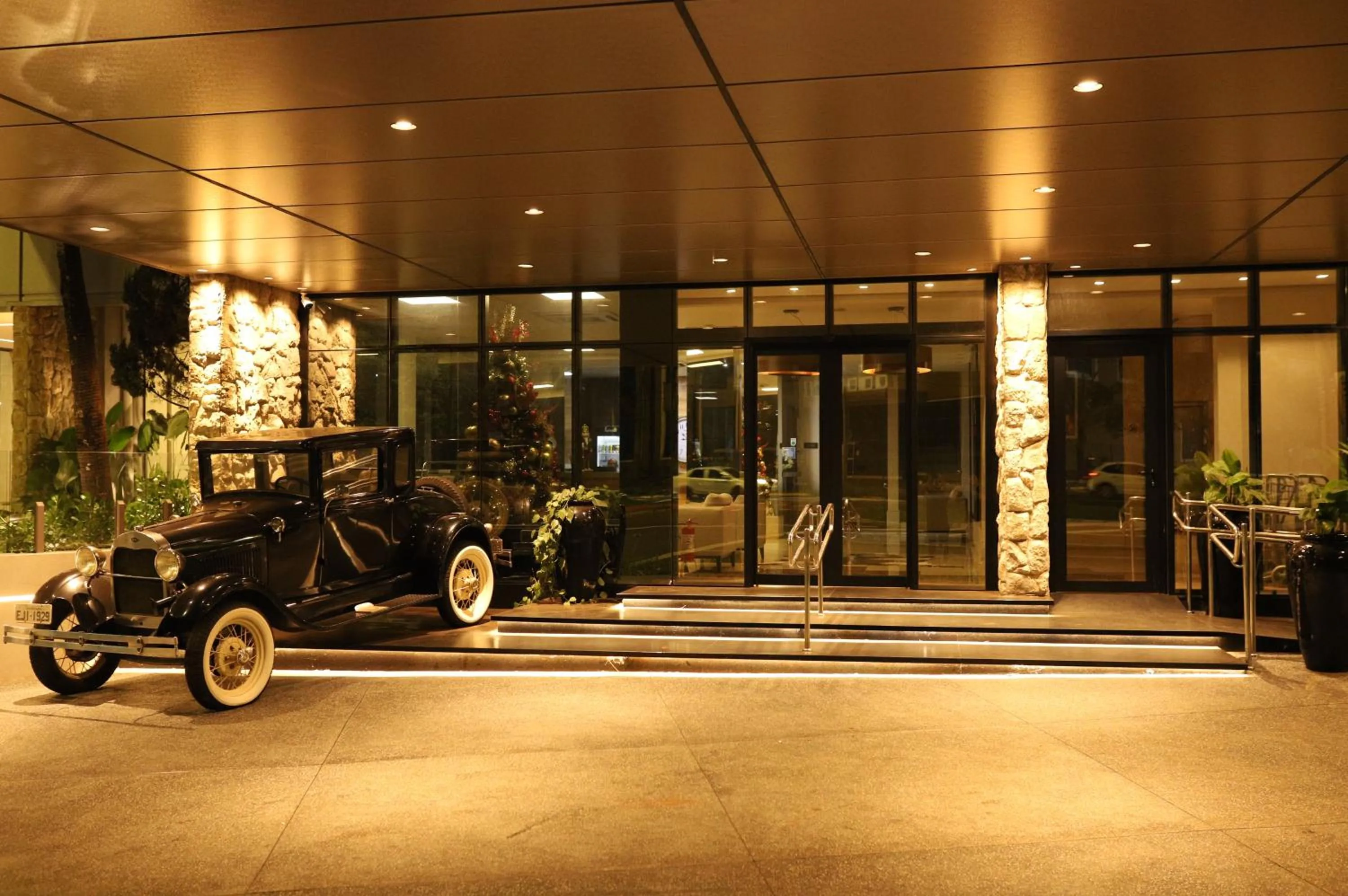 Facade/entrance in Indaiá Park Hotel