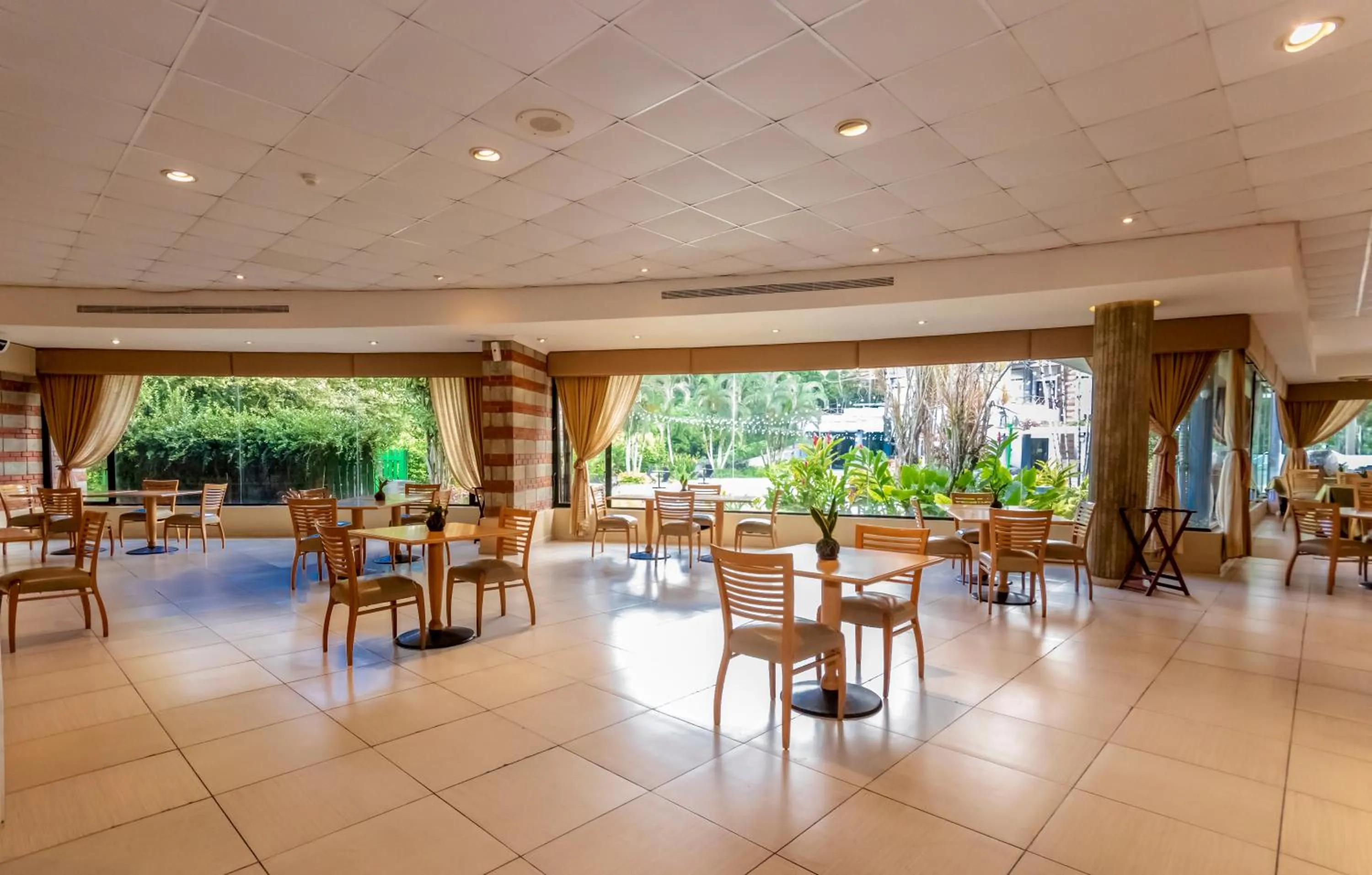 Restaurant/places to eat in Summit Rainforest Golf Resort & All Inclusive