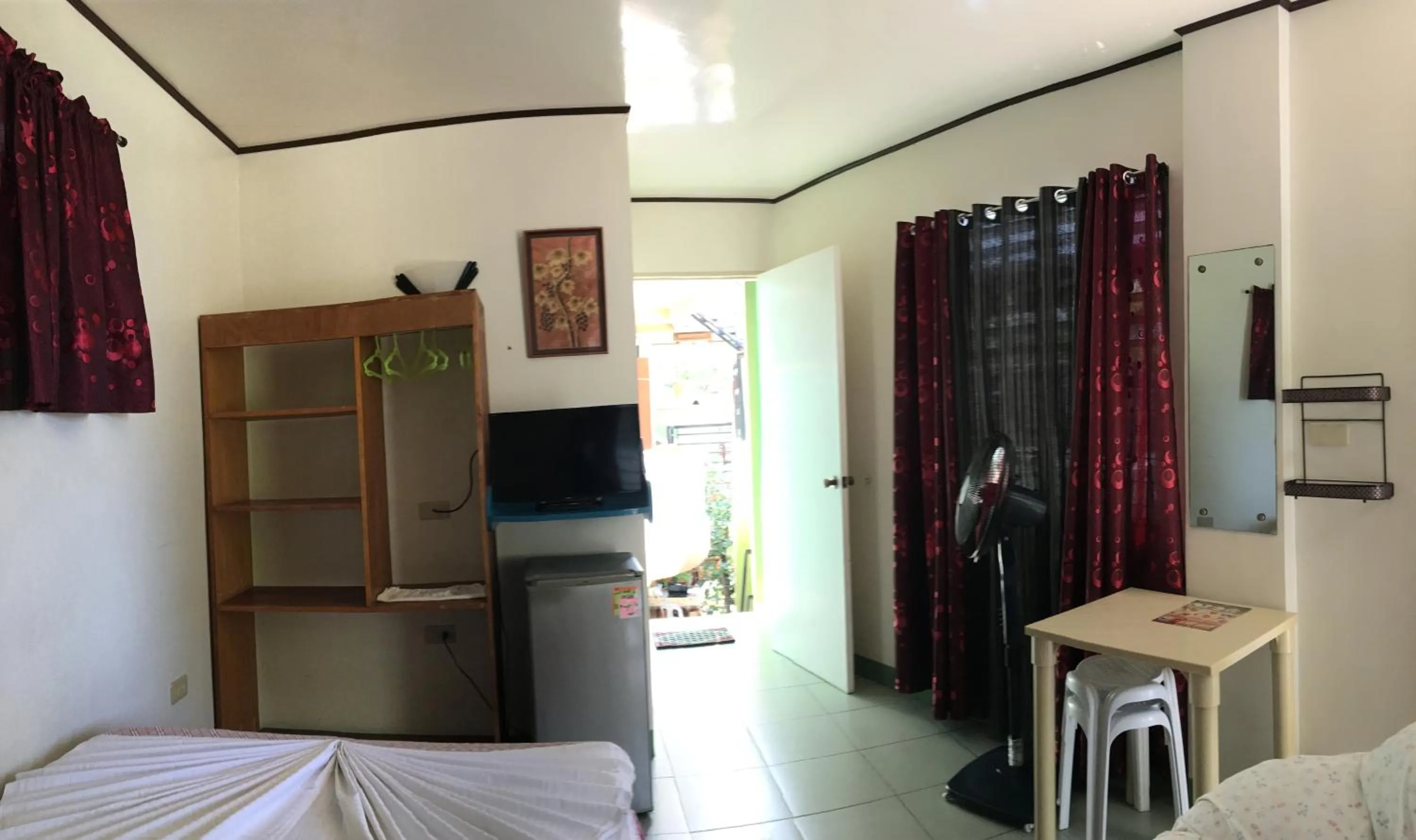 Photo of the whole room, Bed in Reynaldo's Upstairs