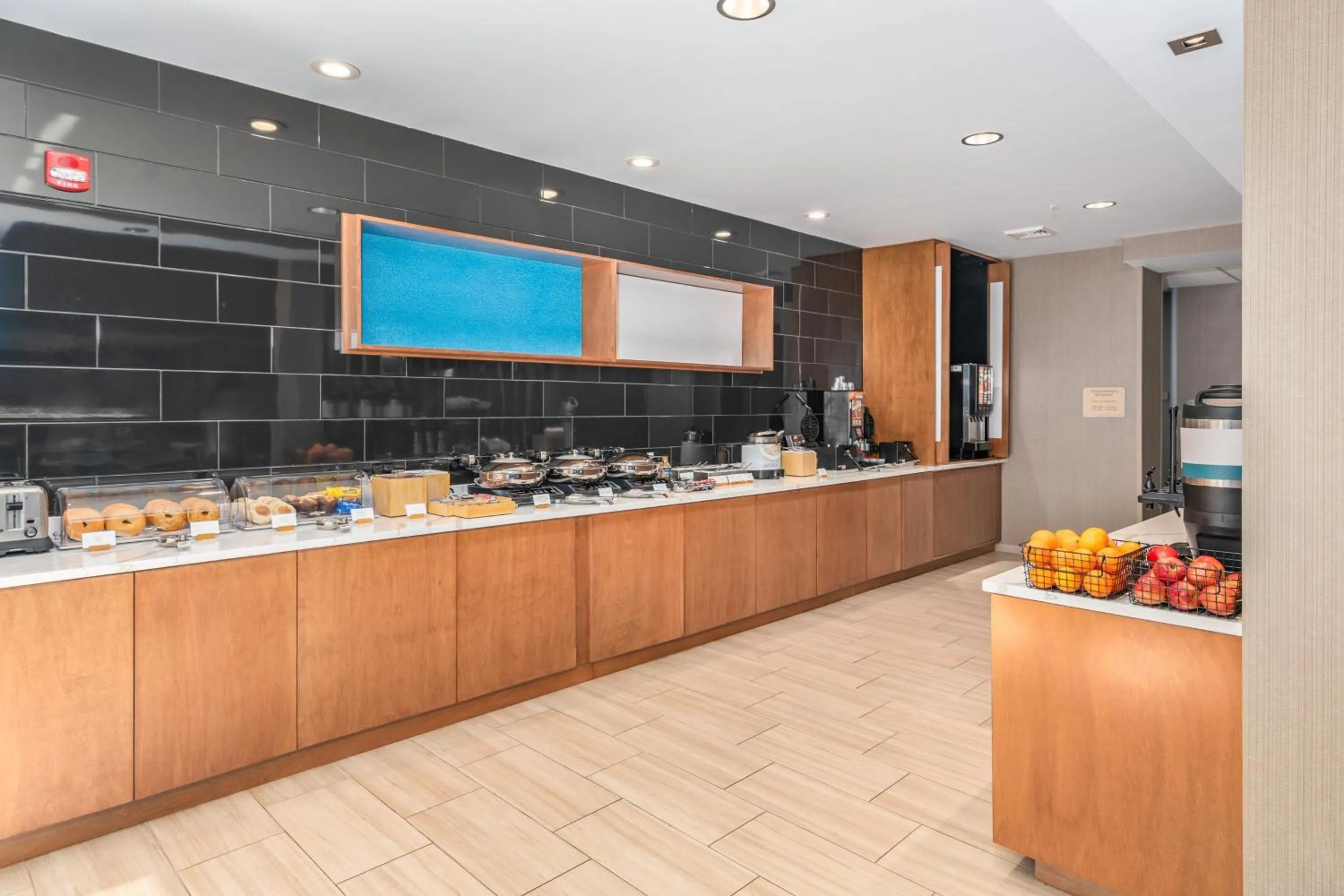 Breakfast in SpringHill Suites by Marriott Freeport Brunswick