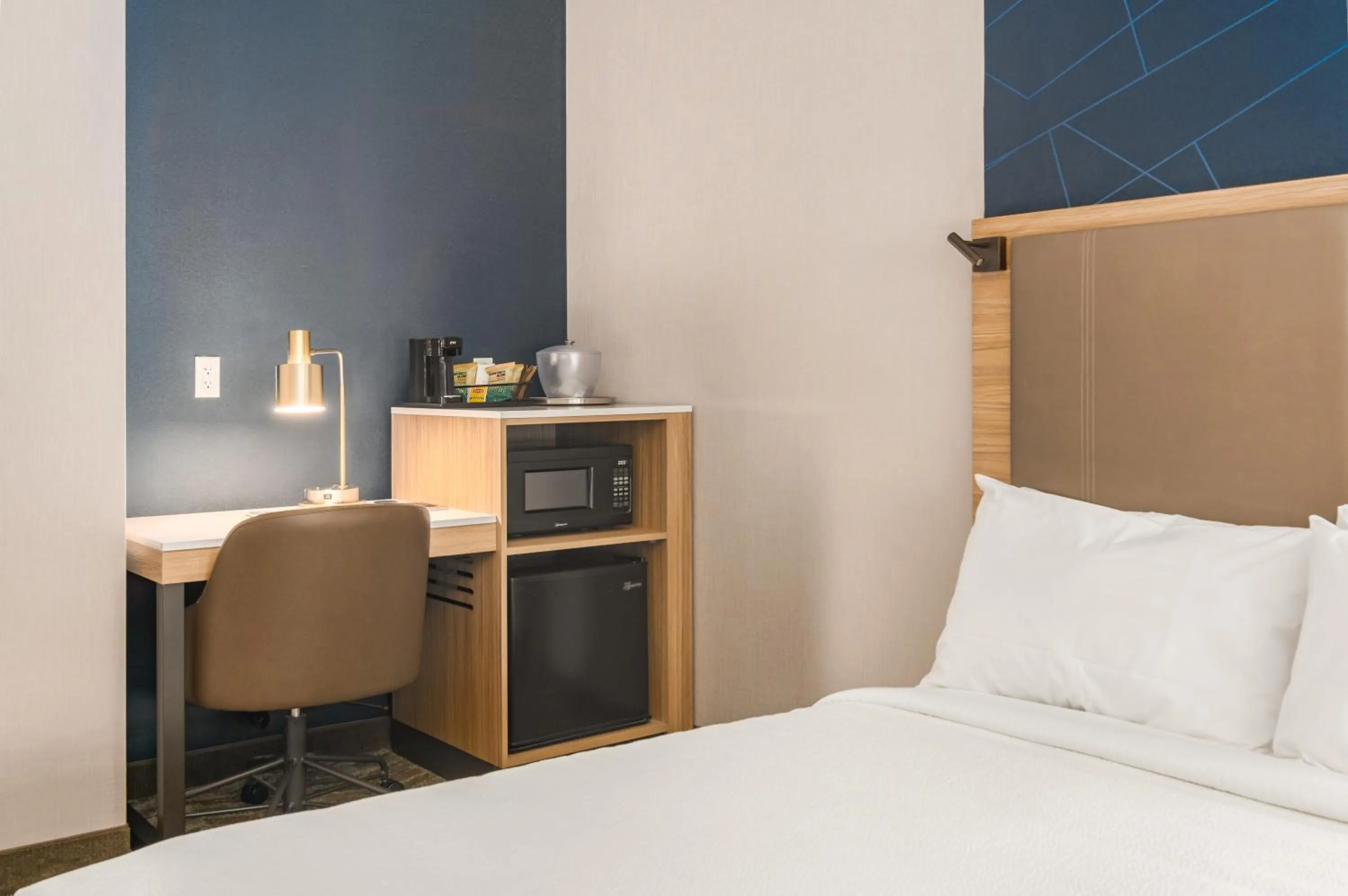 Bed in SpringHill Suites by Marriott Freeport Brunswick