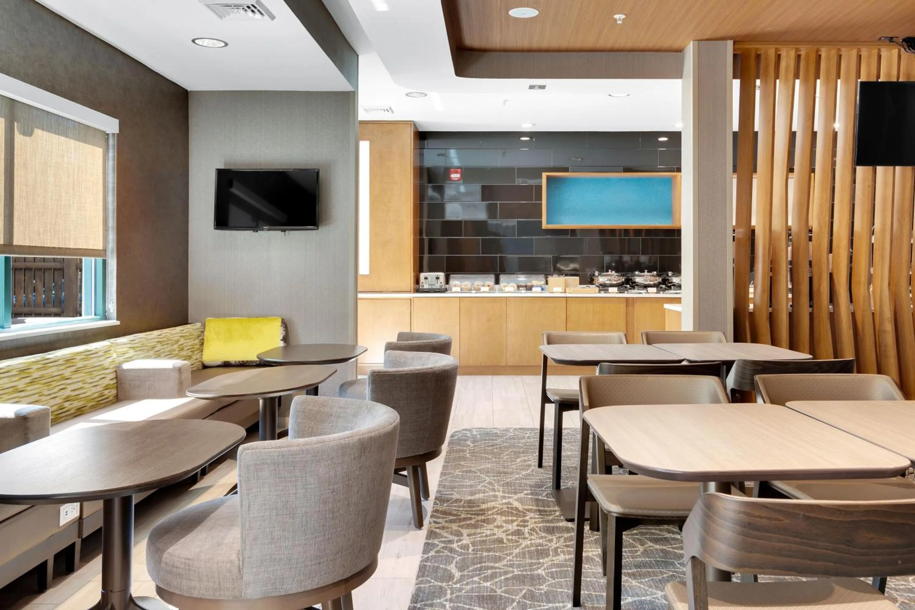 Breakfast in SpringHill Suites by Marriott Freeport Brunswick
