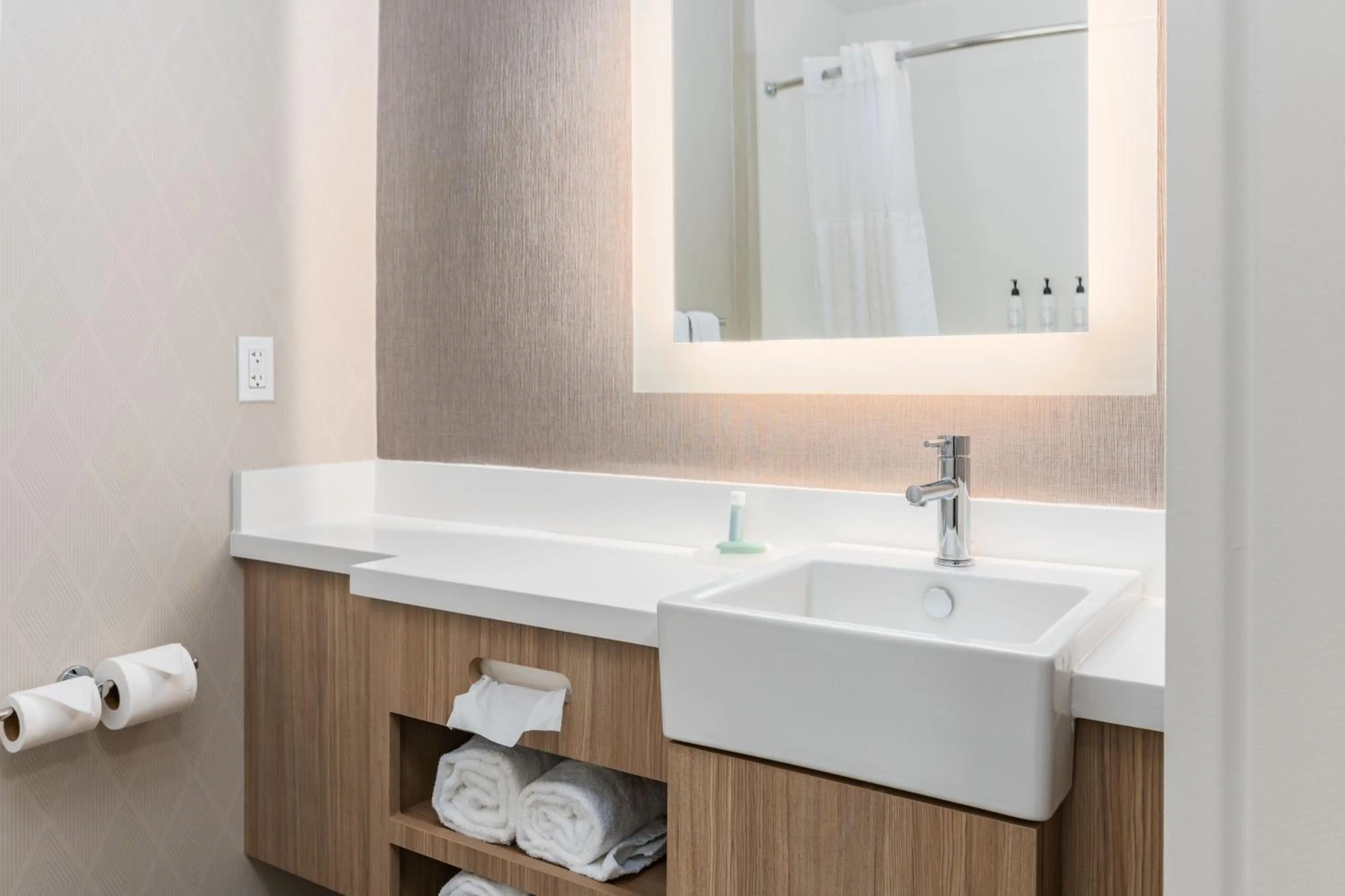 Bathroom in SpringHill Suites by Marriott Freeport Brunswick