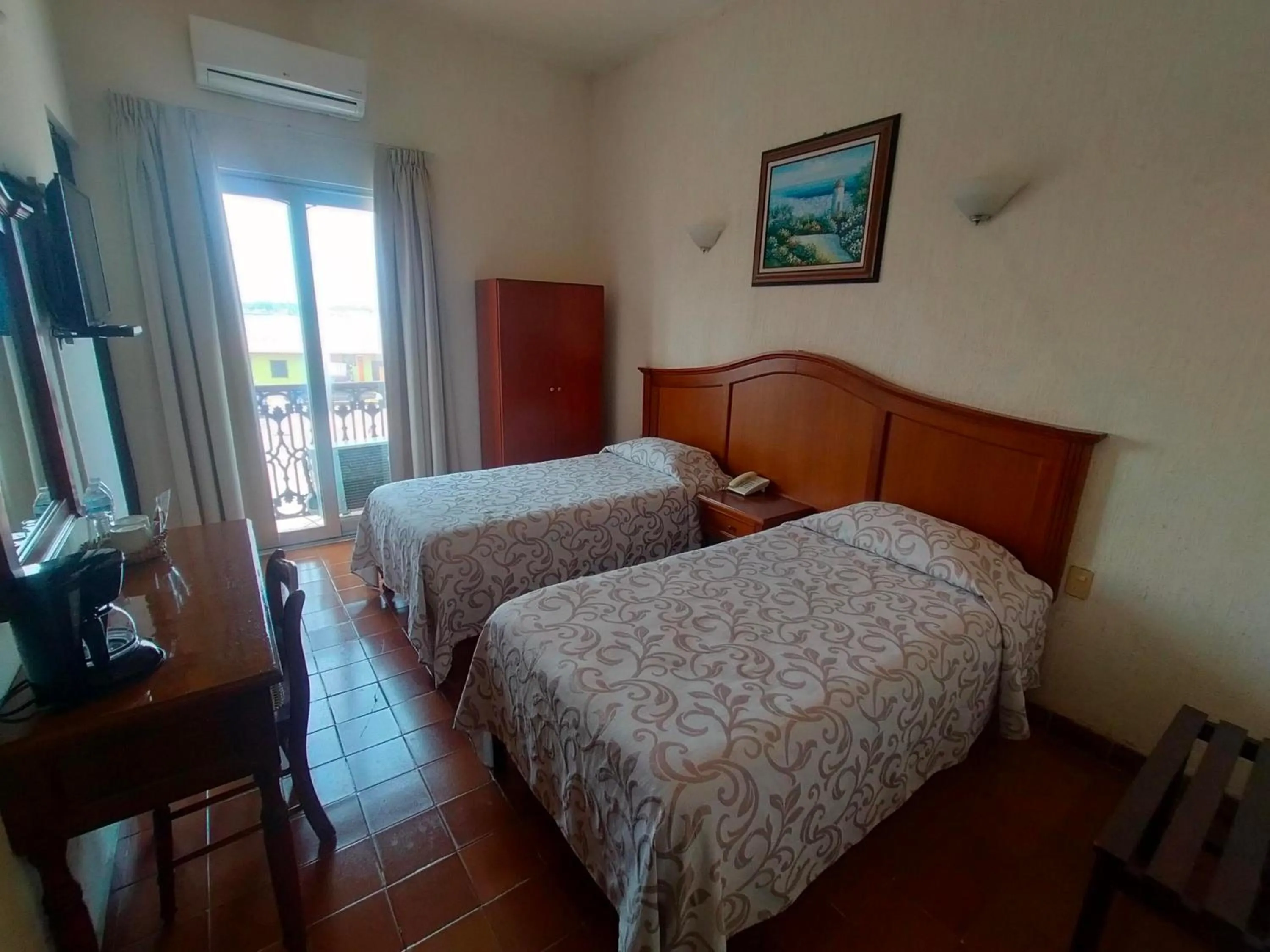 Coffee/tea facilities, Bed in Hotel Posada Doña Lala