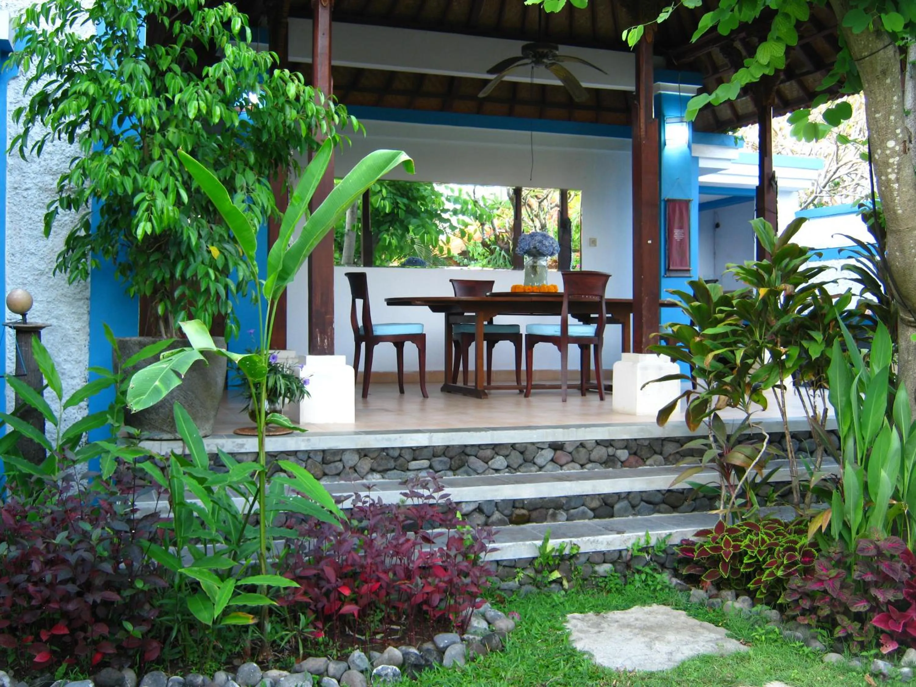 Dining area in Villa Shantitara Bungalows