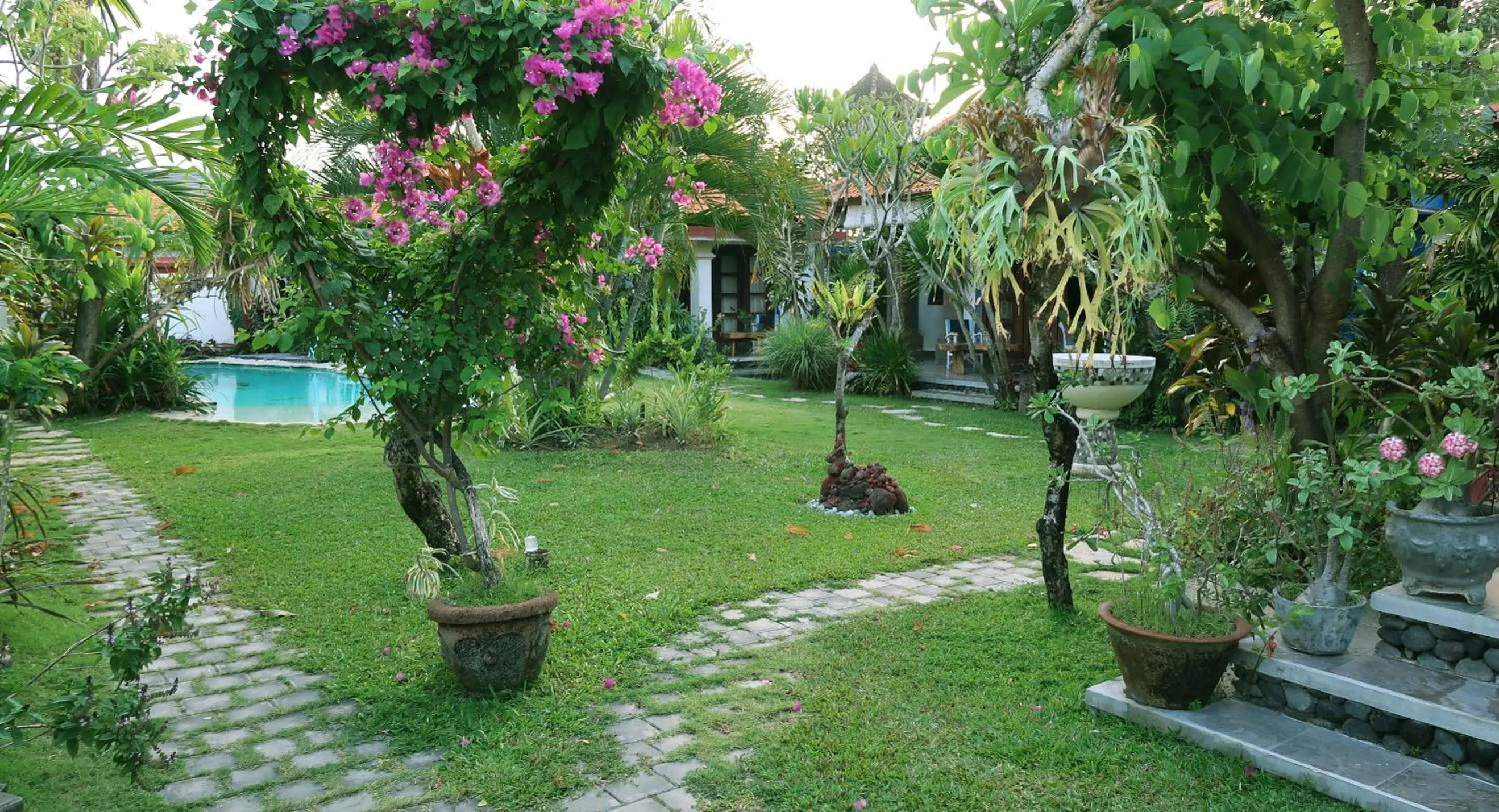 Garden in Villa Shantitara Bungalows