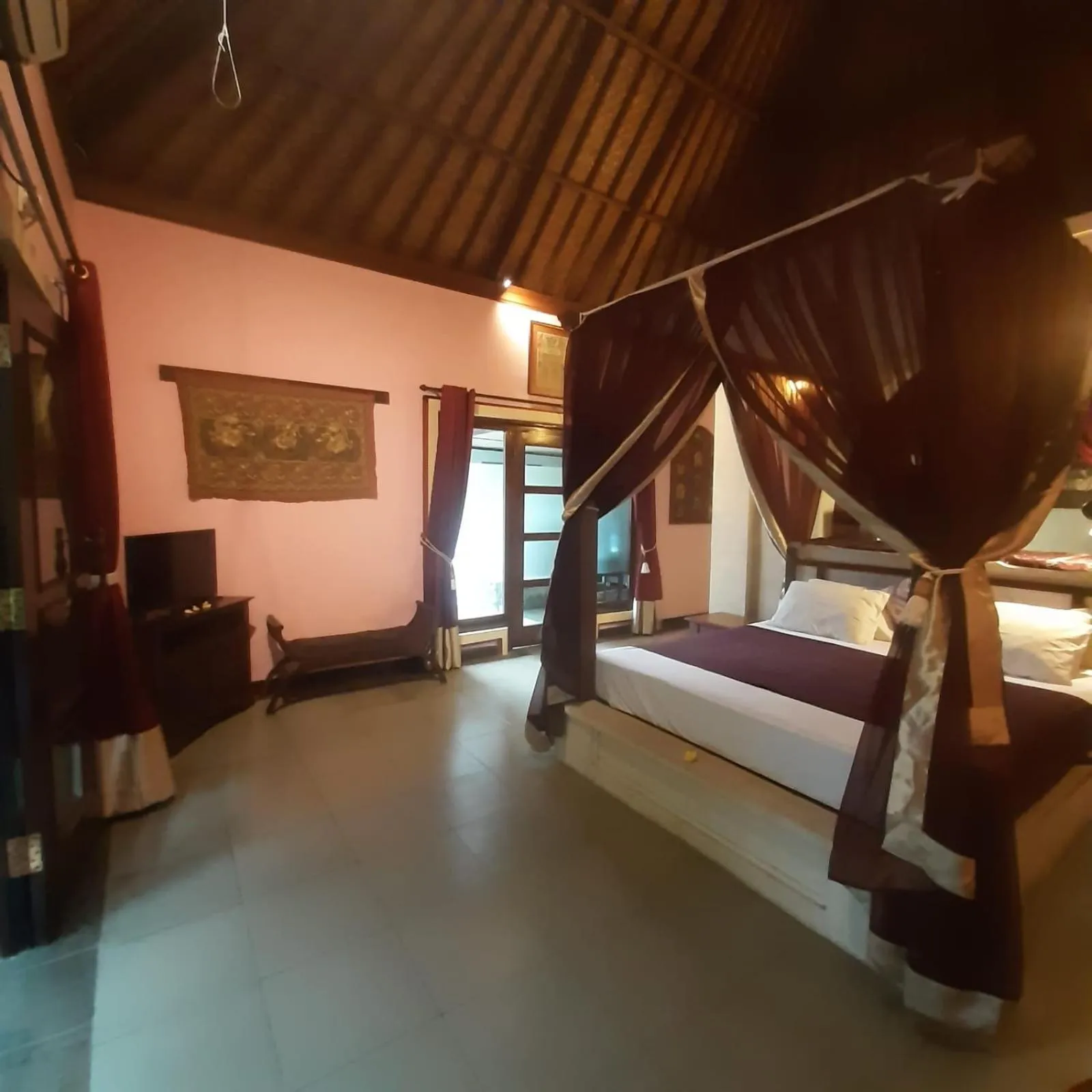 Photo of the whole room, Bed in Villa Shantitara Bungalows