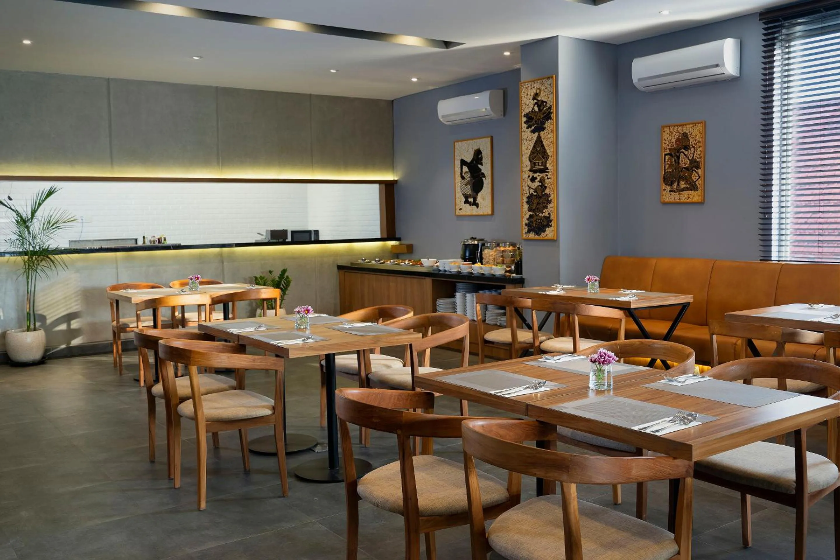 Restaurant/places to eat in BATIQA Hotel Darmo - Surabaya