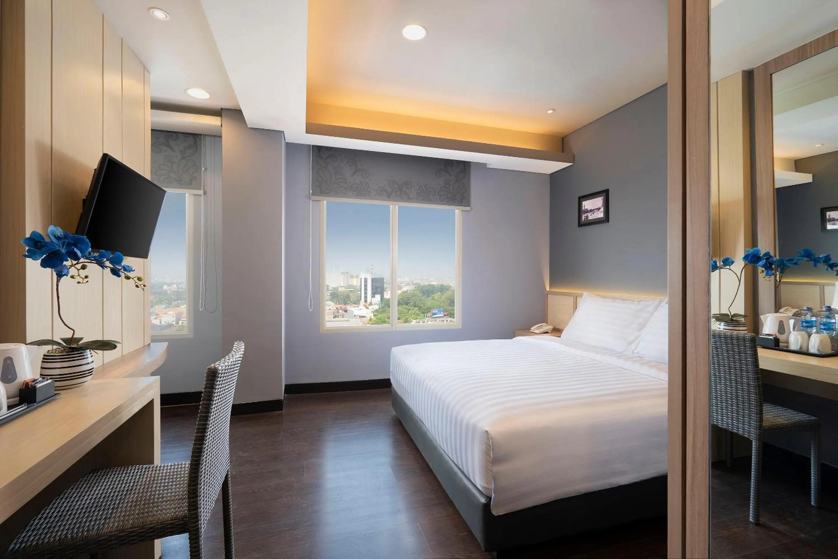 Photo of the whole room, Bed in BATIQA Hotel Darmo - Surabaya