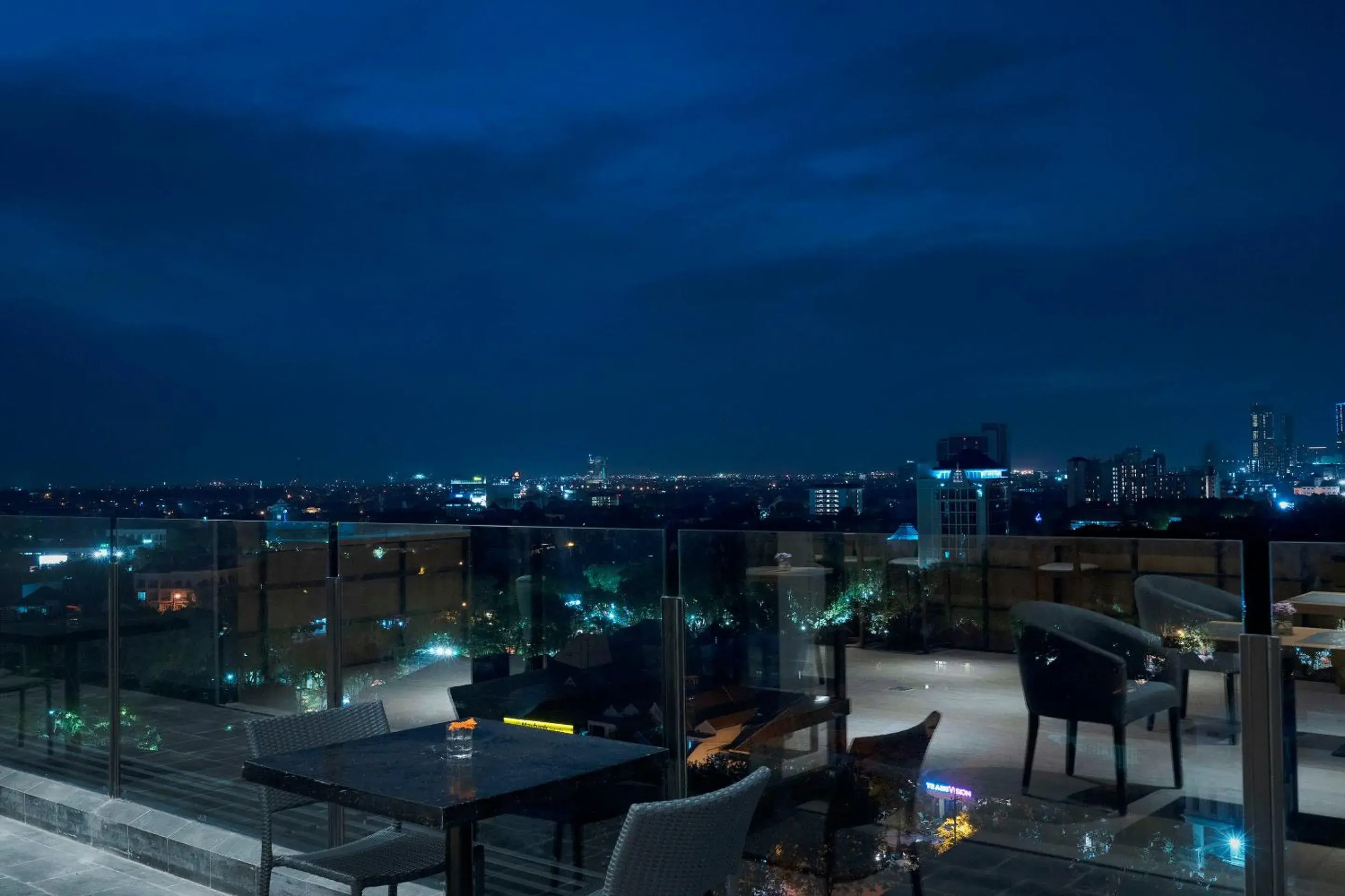 Lounge or bar in BATIQA Hotel Darmo - Surabaya Lounge or bar in BATIQA Hotel Darmo - Surabaya