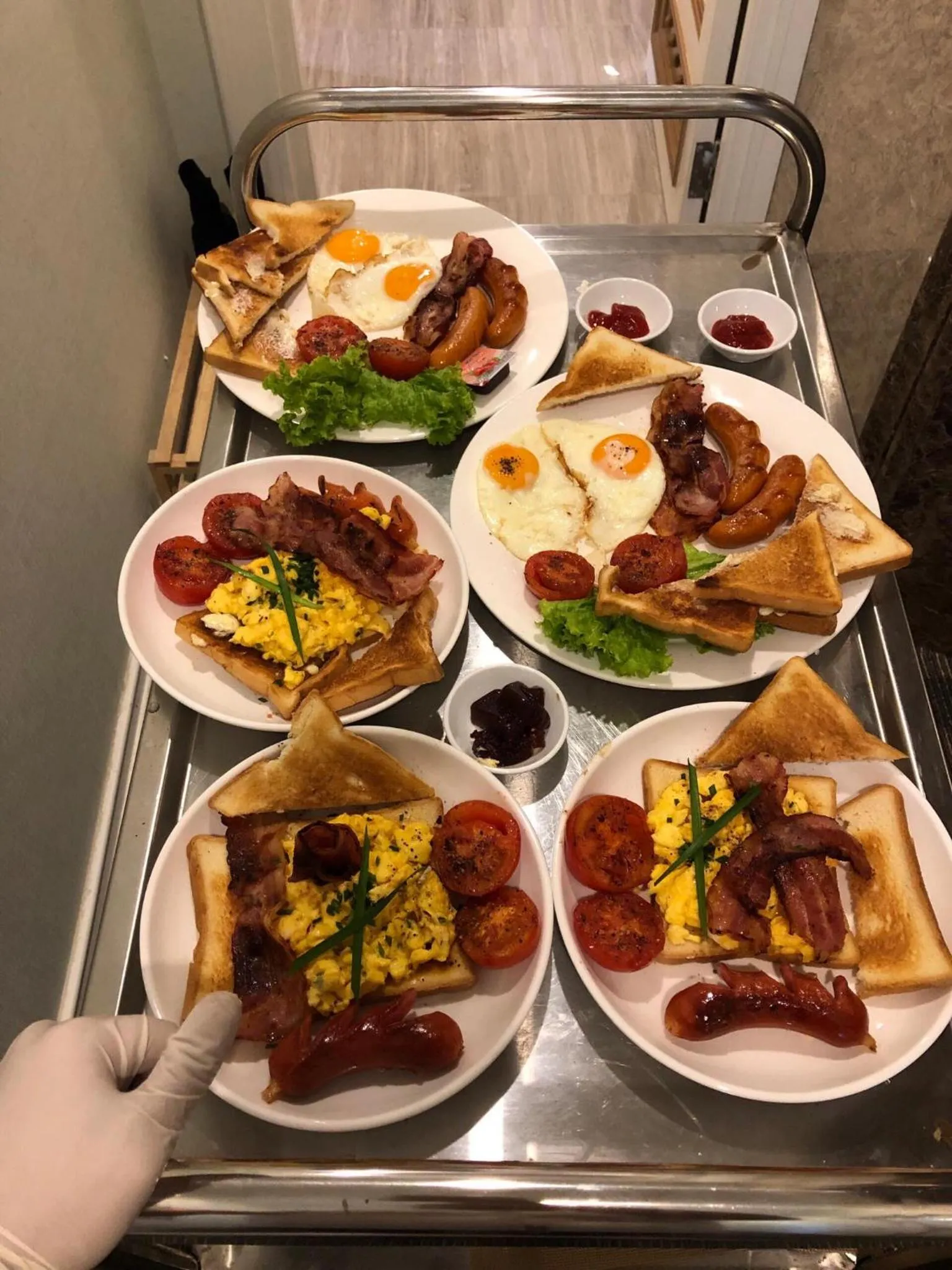 American breakfast in Rung Huong Apartment