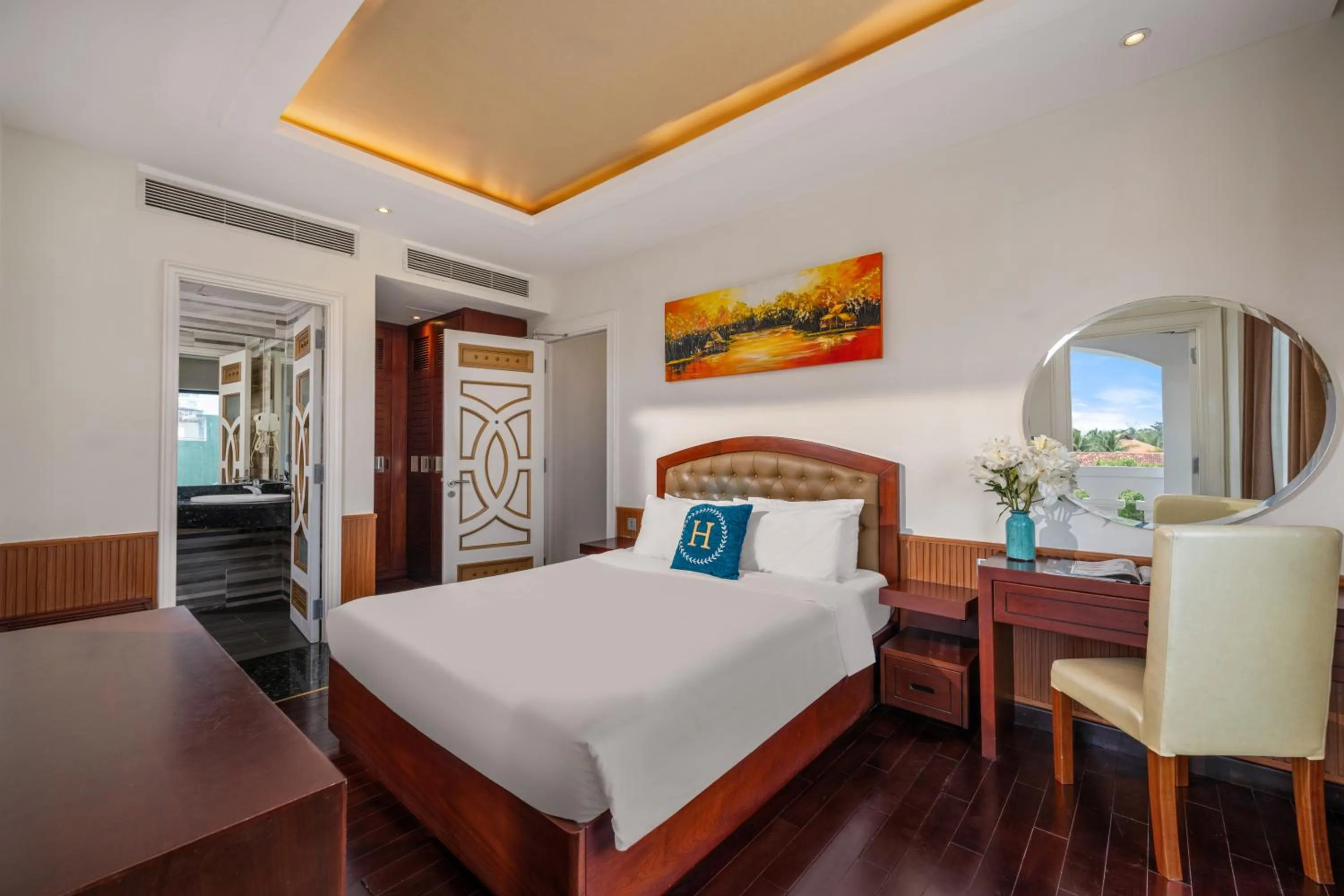 Photo of the whole room, Bed in Rung Huong Apartment