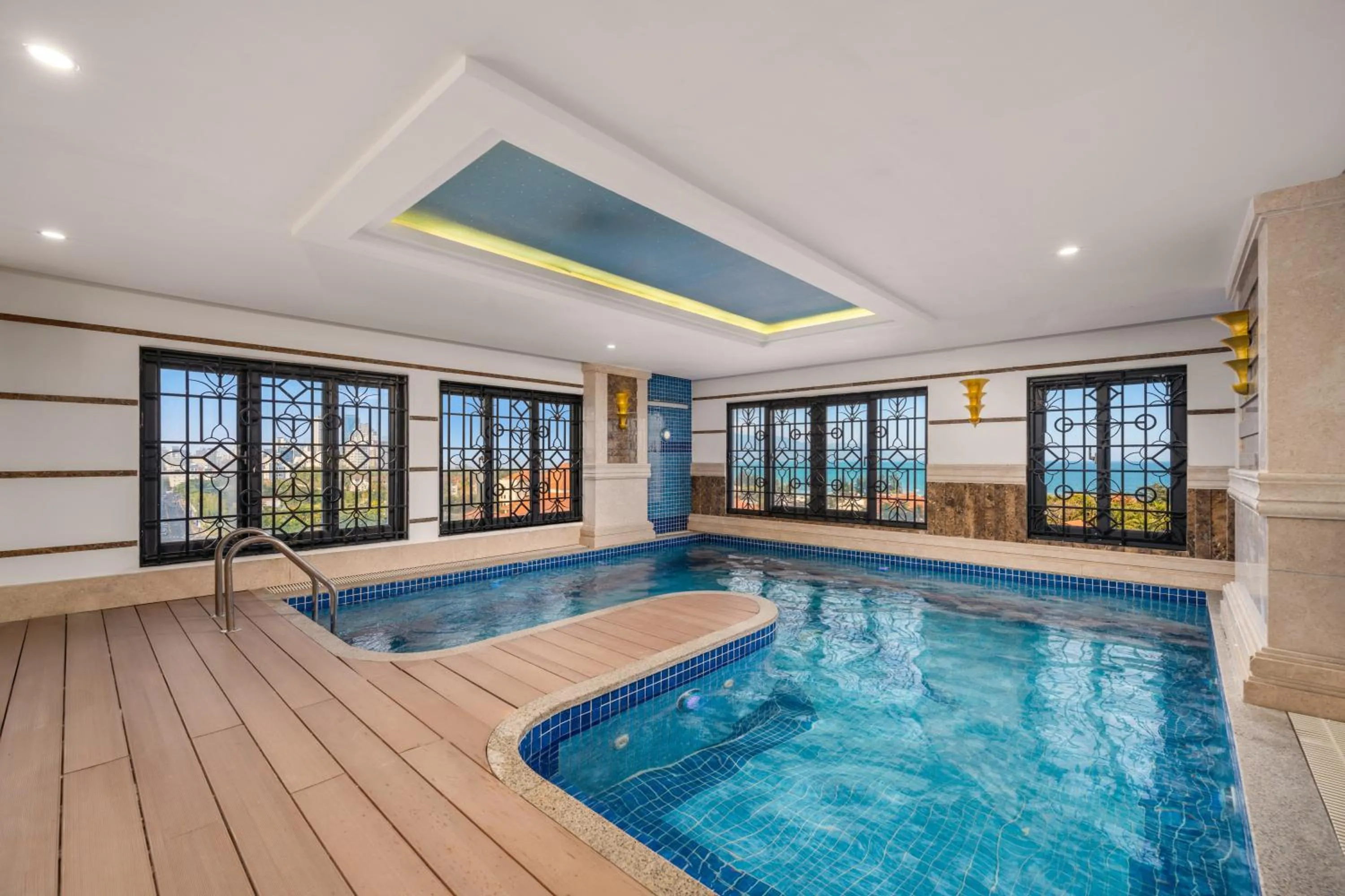 Swimming pool in Rung Huong Apartment