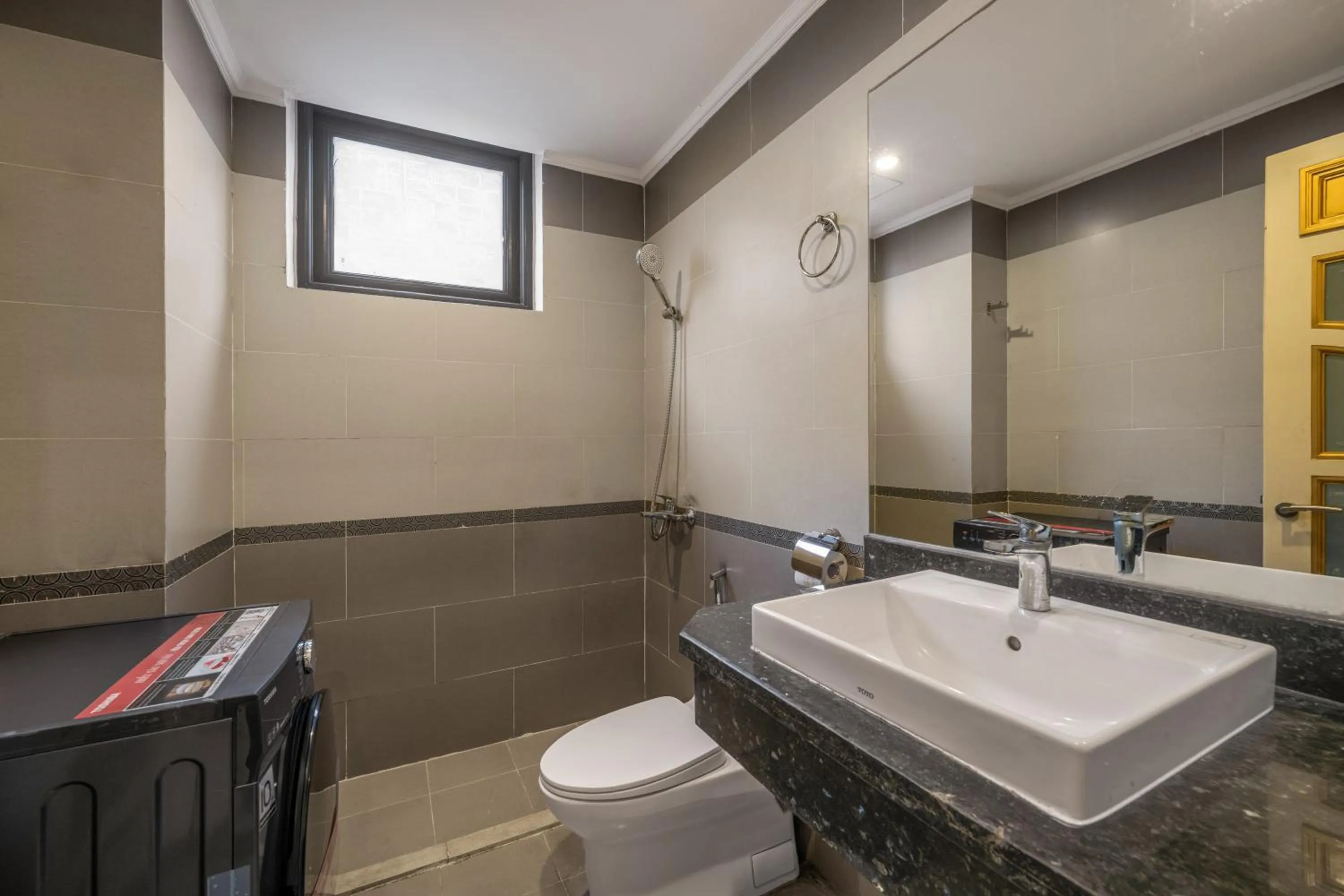 Shower in Rung Huong Apartment