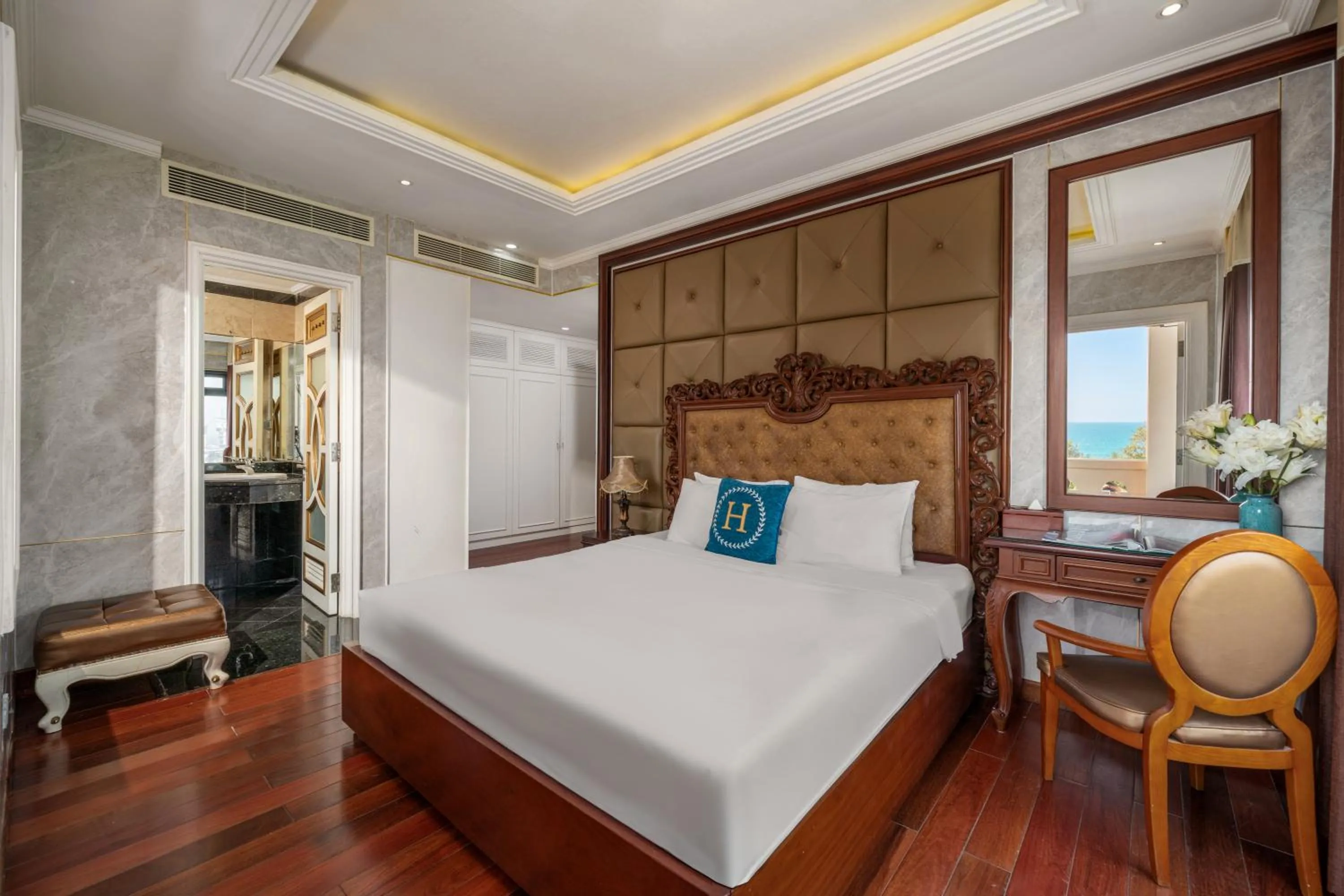 Photo of the whole room, Bed in Rung Huong Apartment