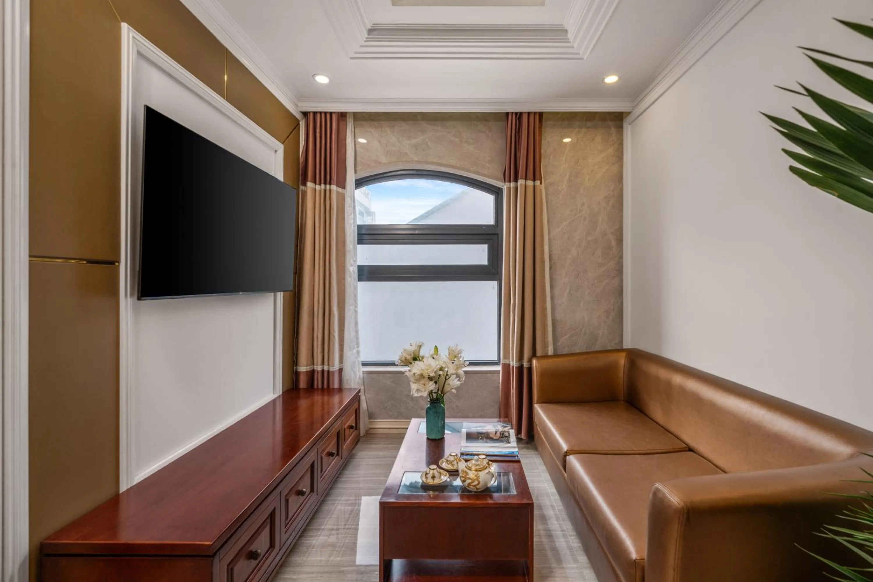 Communal lounge/ TV room in Rung Huong Apartment