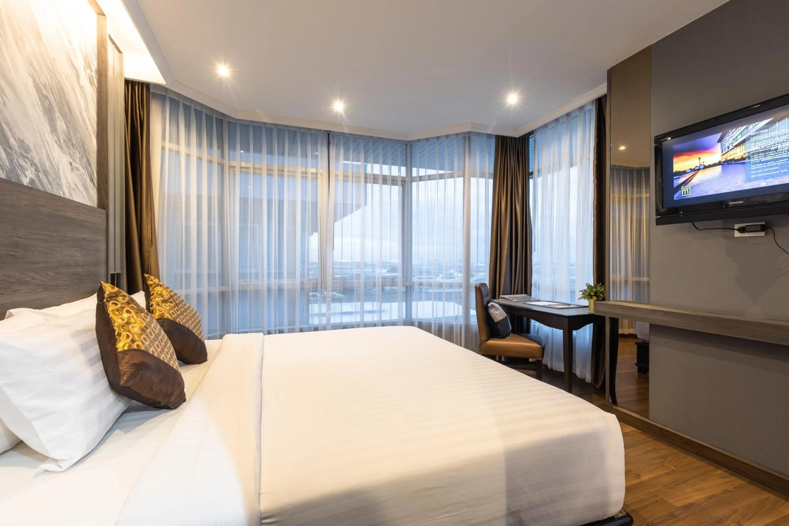 Bed in Siam Mandarina Hotel - Free BKK Airport Shuttle