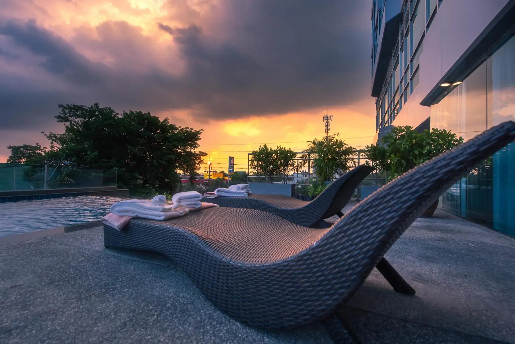 Swimming pool in Siam Mandarina Hotel - Free BKK Airport Shuttle Swimming pool in Siam Mandarina Hotel - Free BKK Airport Shuttle