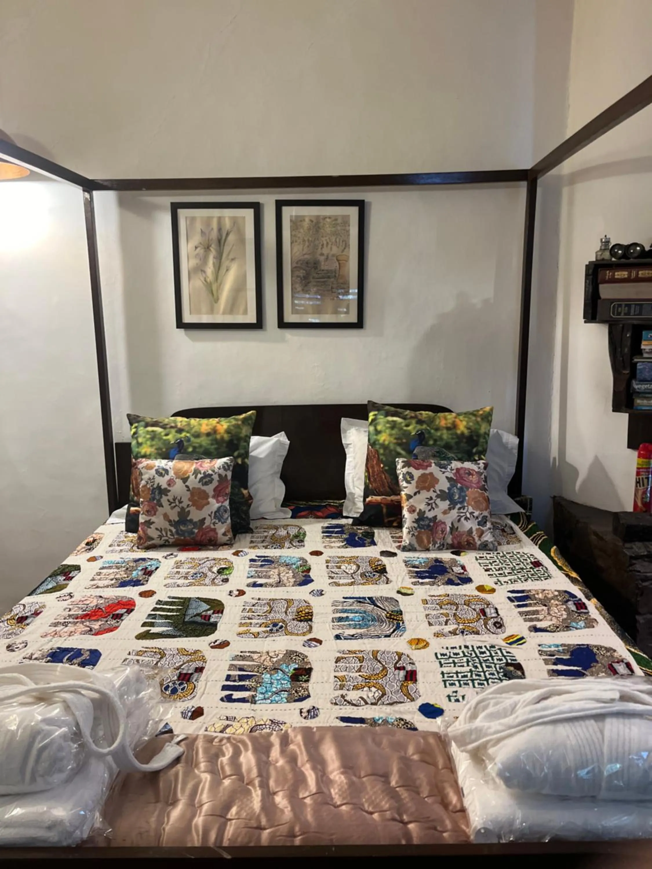 Bed in Samira's Birds & Butterflies Park-Spashram Ganga Beach Retreat