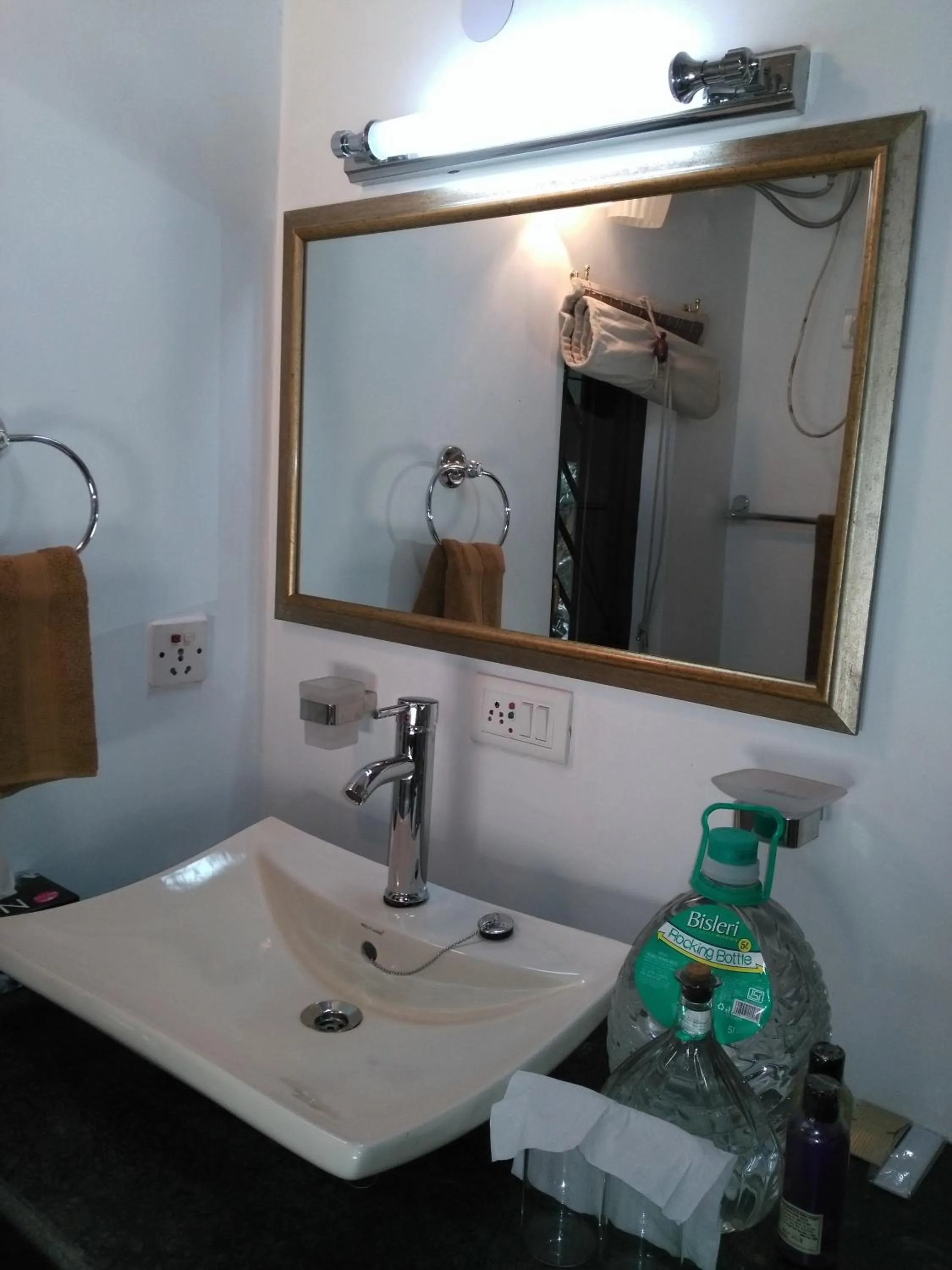 Bathroom in Samira's Birds & Butterflies Park-Spashram Ganga Beach Retreat