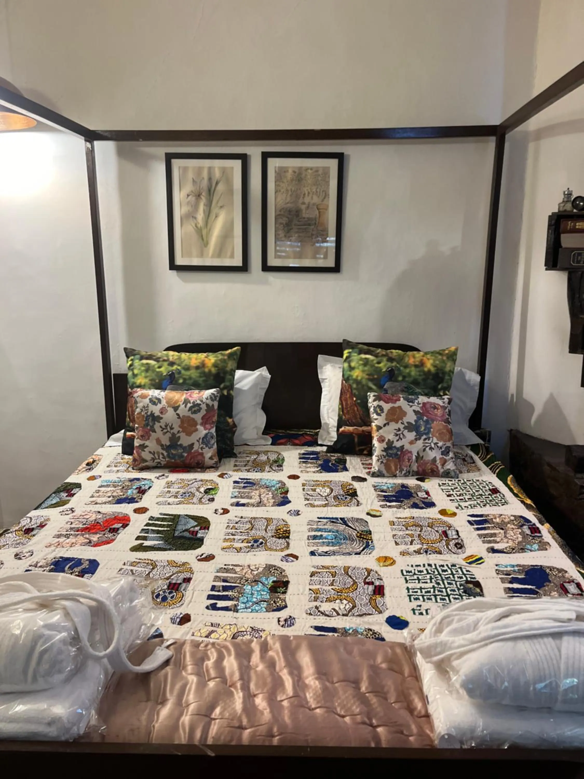 Bed in Samira's Birds & Butterflies Park-Spashram Ganga Beach Retreat