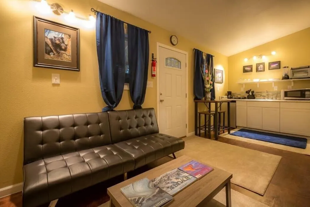 Bedroom in talkeetna villas and tours